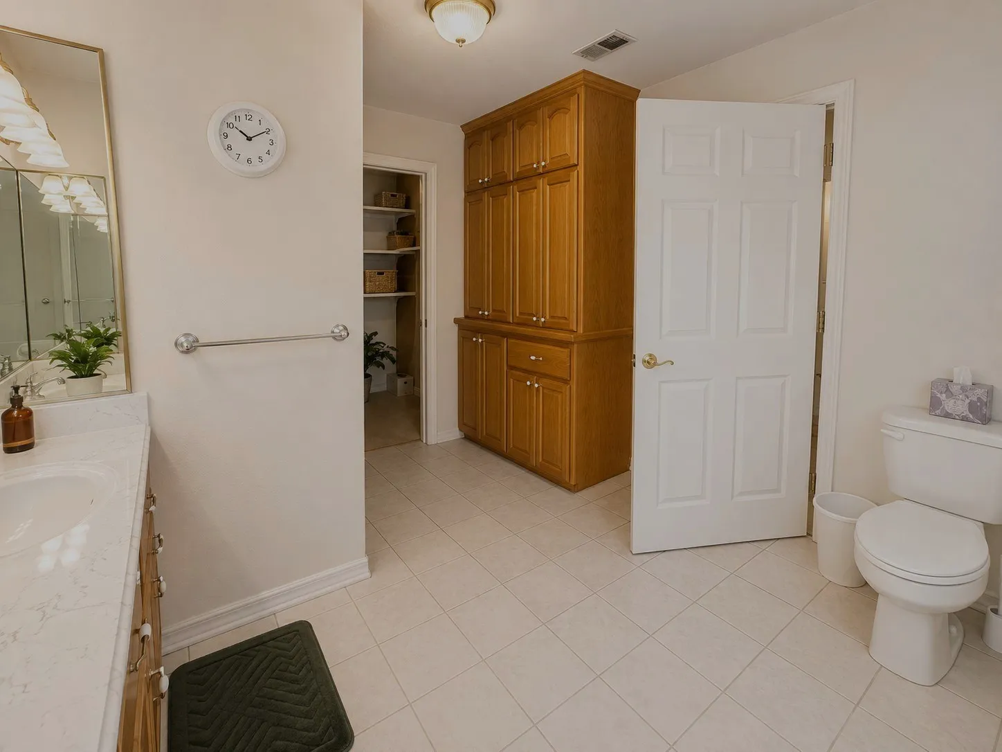 Single Family Residence For Sale in Hill County , 7066 Golf Drive, Whitney, Texas 76692, 3 Bedroom, 2 Bathroom, 2 Garage spaces, 1,865 Sqft, built in 2002, mls#21342095, Real Estate Agent in Whitney, Homes For Sale in Hill county, Homes For Sale in Whitney, Realtor in Whitney Texas, Real Estate Brokerage Independent Realty Texas, Luminita Cordes Realtor