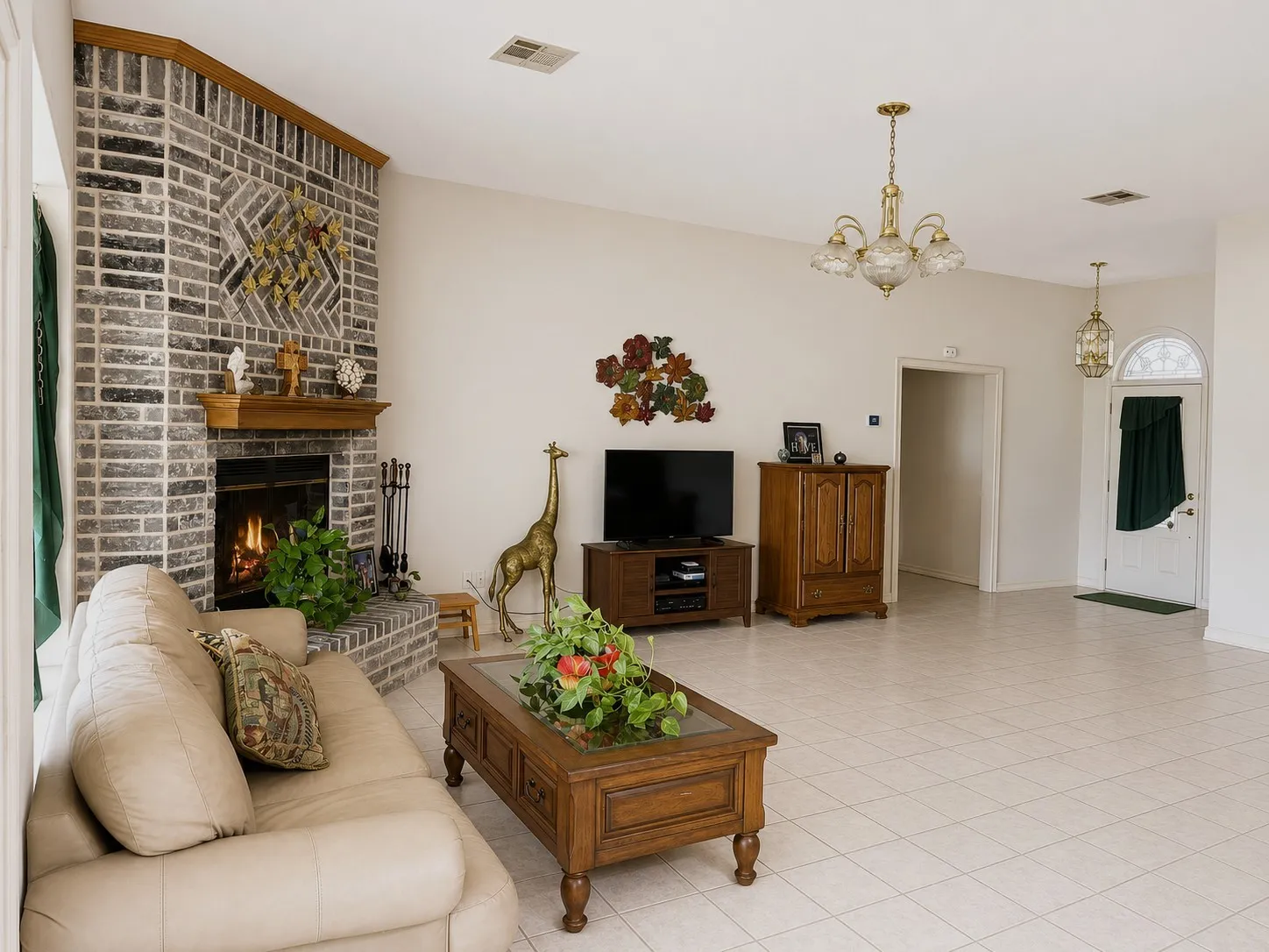 Single Family Residence For Sale in Hill County , 7066 Golf Drive, Whitney, Texas 76692, 3 Bedroom, 2 Bathroom, 2 Garage spaces, 1,865 Sqft, built in 2002, mls#21342095, Real Estate Agent in Whitney, Homes For Sale in Hill county, Homes For Sale in Whitney, Realtor in Whitney Texas, Real Estate Brokerage Independent Realty Texas, Luminita Cordes Realtor