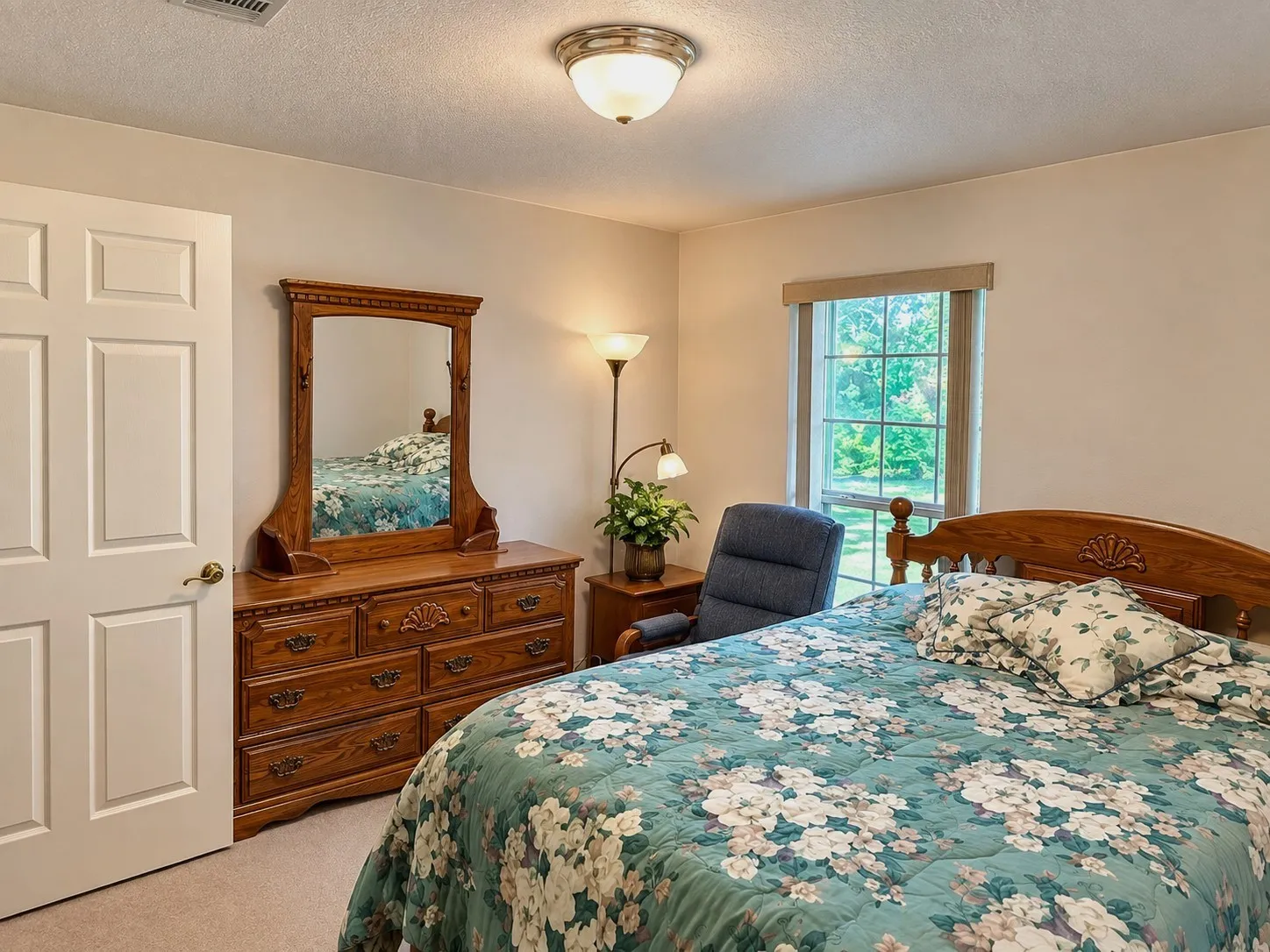Single Family Residence For Sale in Hill County , 7066 Golf Drive, Whitney, Texas 76692, 3 Bedroom, 2 Bathroom, 2 Garage spaces, 1,865 Sqft, built in 2002, mls#21342095, Real Estate Agent in Whitney, Homes For Sale in Hill county, Homes For Sale in Whitney, Realtor in Whitney Texas, Real Estate Brokerage Independent Realty Texas, Luminita Cordes Realtor