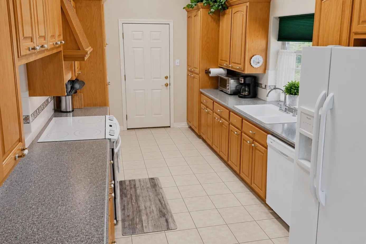 Single Family Residence For Sale in Hill County , 7066 Golf Drive, Whitney, Texas 76692, 3 Bedroom, 2 Bathroom, 2 Garage spaces, 1,865 Sqft, built in 2002, mls#21342095, Real Estate Agent in Whitney, Homes For Sale in Hill county, Homes For Sale in Whitney, Realtor in Whitney Texas, Real Estate Brokerage Independent Realty Texas, Luminita Cordes Realtor