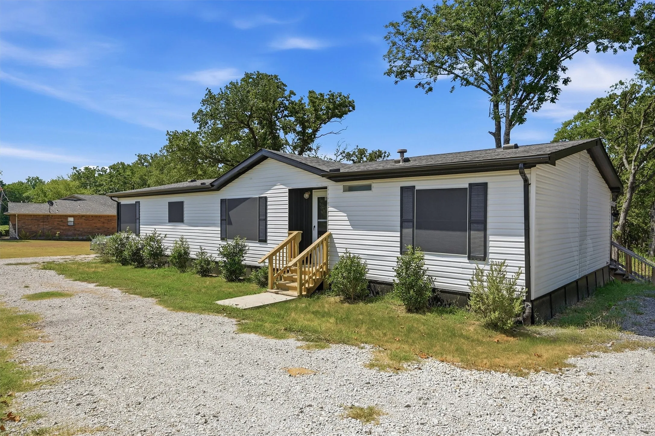 Single Family Residence For Sale in Grayson County , 305 Ridgecrest Road, Pottsboro, Texas 75076, 3 Bedroom, 2 Bathroom, Garage spaces, 1,680 Sqft, built in 1996, mls#21354599, Real Estate Agent in Pottsboro, Homes For Sale in Grayson county, Homes For Sale in Pottsboro, Realtor in Pottsboro Texas, Real Estate Brokerage Independent Realty Texas, Luminita Cordes Realtor