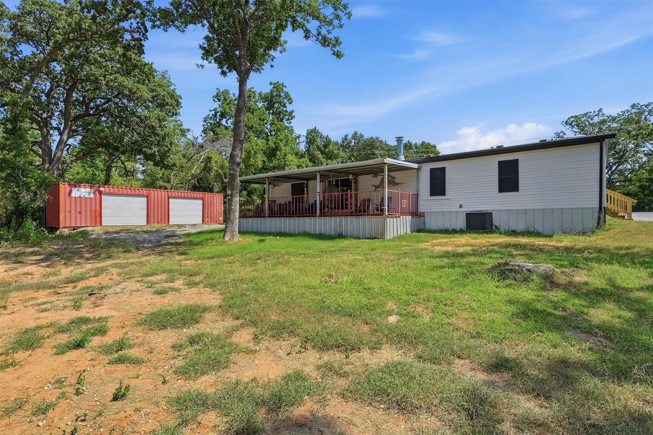 Single Family Residence For Sale in Grayson County , 305 Ridgecrest Road, Pottsboro, Texas 75076, 3 Bedroom, 2 Bathroom, Garage spaces, 1,680 Sqft, built in 1996, mls#21354599, Real Estate Agent in Pottsboro, Homes For Sale in Grayson county, Homes For Sale in Pottsboro, Realtor in Pottsboro Texas, Real Estate Brokerage Independent Realty Texas, Luminita Cordes Realtor
