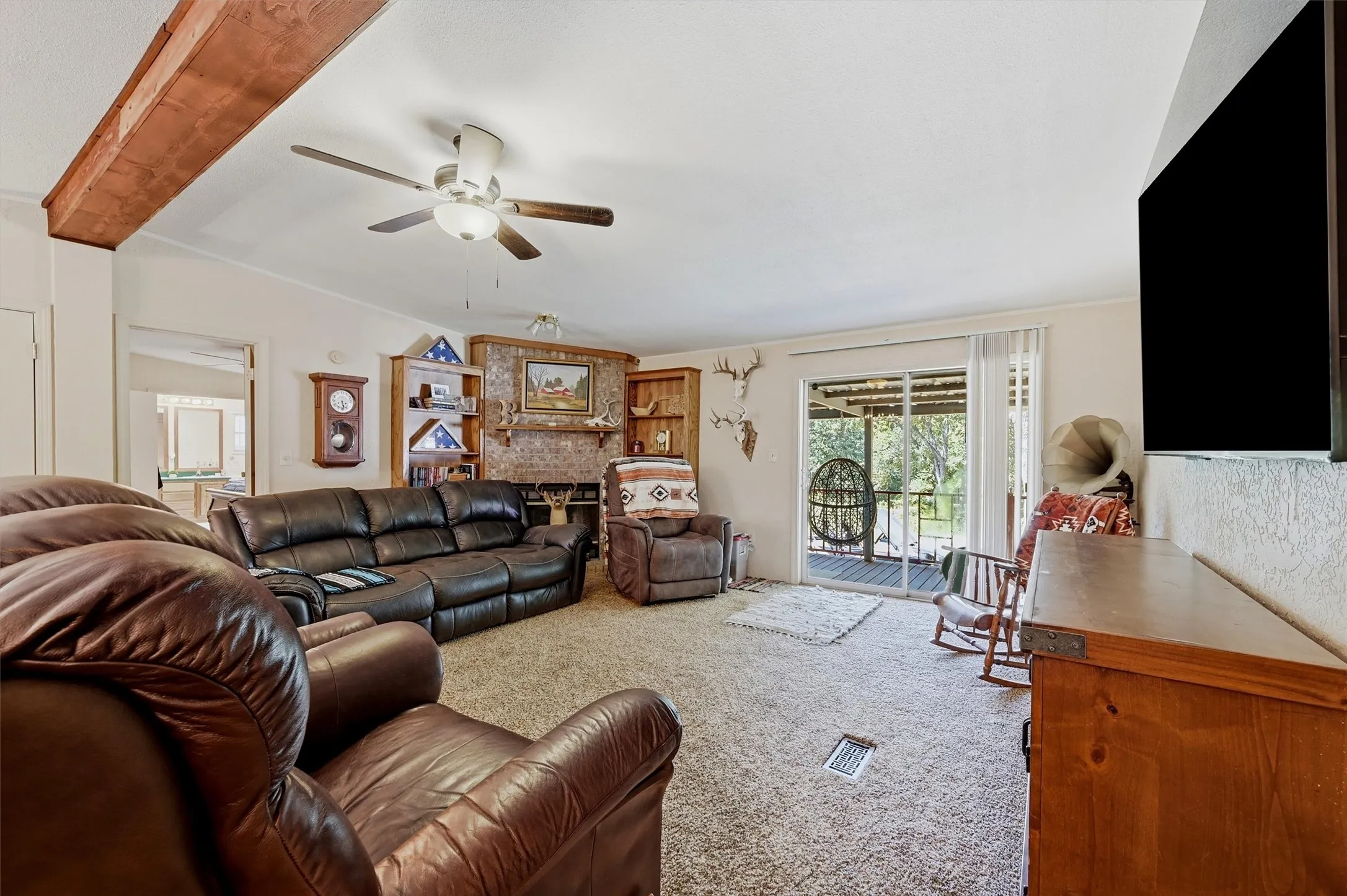Single Family Residence For Sale in Grayson County , 305 Ridgecrest Road, Pottsboro, Texas 75076, 3 Bedroom, 2 Bathroom, Garage spaces, 1,680 Sqft, built in 1996, mls#21354599, Real Estate Agent in Pottsboro, Homes For Sale in Grayson county, Homes For Sale in Pottsboro, Realtor in Pottsboro Texas, Real Estate Brokerage Independent Realty Texas, Luminita Cordes Realtor