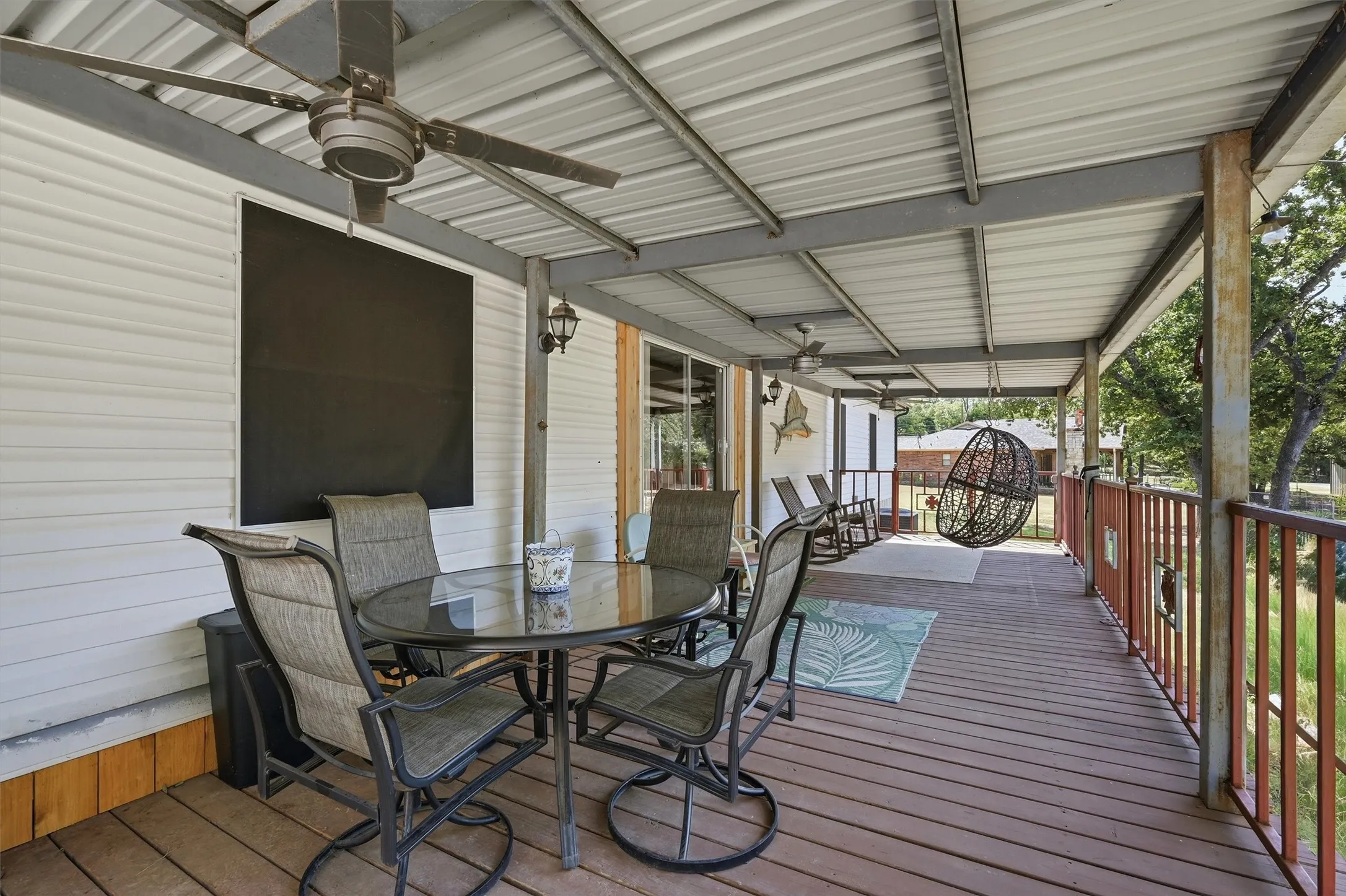 Single Family Residence For Sale in Grayson County , 305 Ridgecrest Road, Pottsboro, Texas 75076, 3 Bedroom, 2 Bathroom, Garage spaces, 1,680 Sqft, built in 1996, mls#21354599, Real Estate Agent in Pottsboro, Homes For Sale in Grayson county, Homes For Sale in Pottsboro, Realtor in Pottsboro Texas, Real Estate Brokerage Independent Realty Texas, Luminita Cordes Realtor
