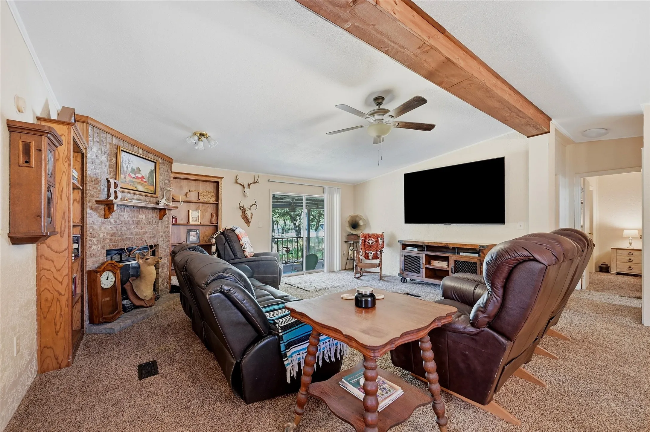 Single Family Residence For Sale in Grayson County , 305 Ridgecrest Road, Pottsboro, Texas 75076, 3 Bedroom, 2 Bathroom, Garage spaces, 1,680 Sqft, built in 1996, mls#21354599, Real Estate Agent in Pottsboro, Homes For Sale in Grayson county, Homes For Sale in Pottsboro, Realtor in Pottsboro Texas, Real Estate Brokerage Independent Realty Texas, Luminita Cordes Realtor