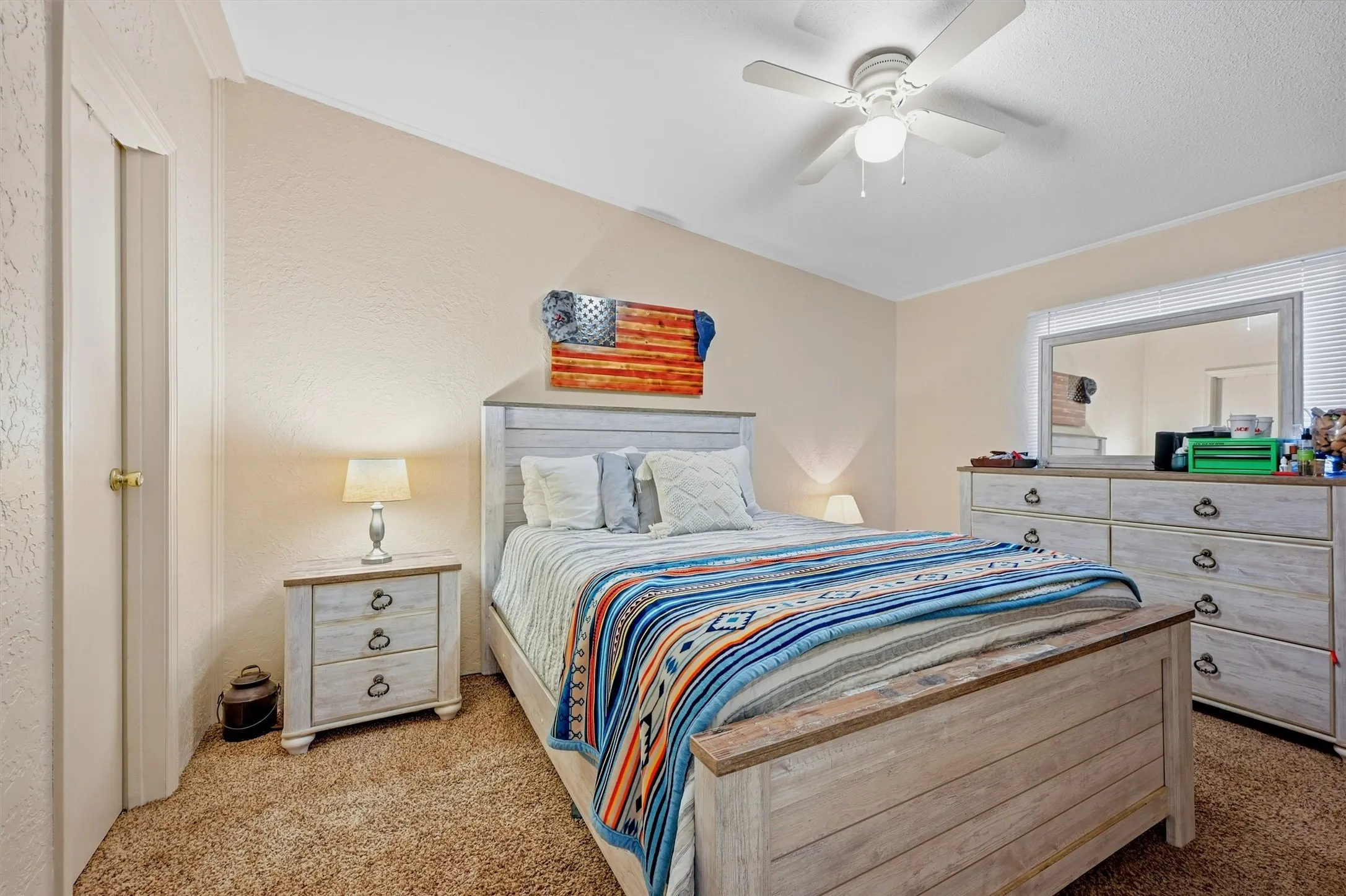 Single Family Residence For Sale in Grayson County , 305 Ridgecrest Road, Pottsboro, Texas 75076, 3 Bedroom, 2 Bathroom, Garage spaces, 1,680 Sqft, built in 1996, mls#21354599, Real Estate Agent in Pottsboro, Homes For Sale in Grayson county, Homes For Sale in Pottsboro, Realtor in Pottsboro Texas, Real Estate Brokerage Independent Realty Texas, Luminita Cordes Realtor