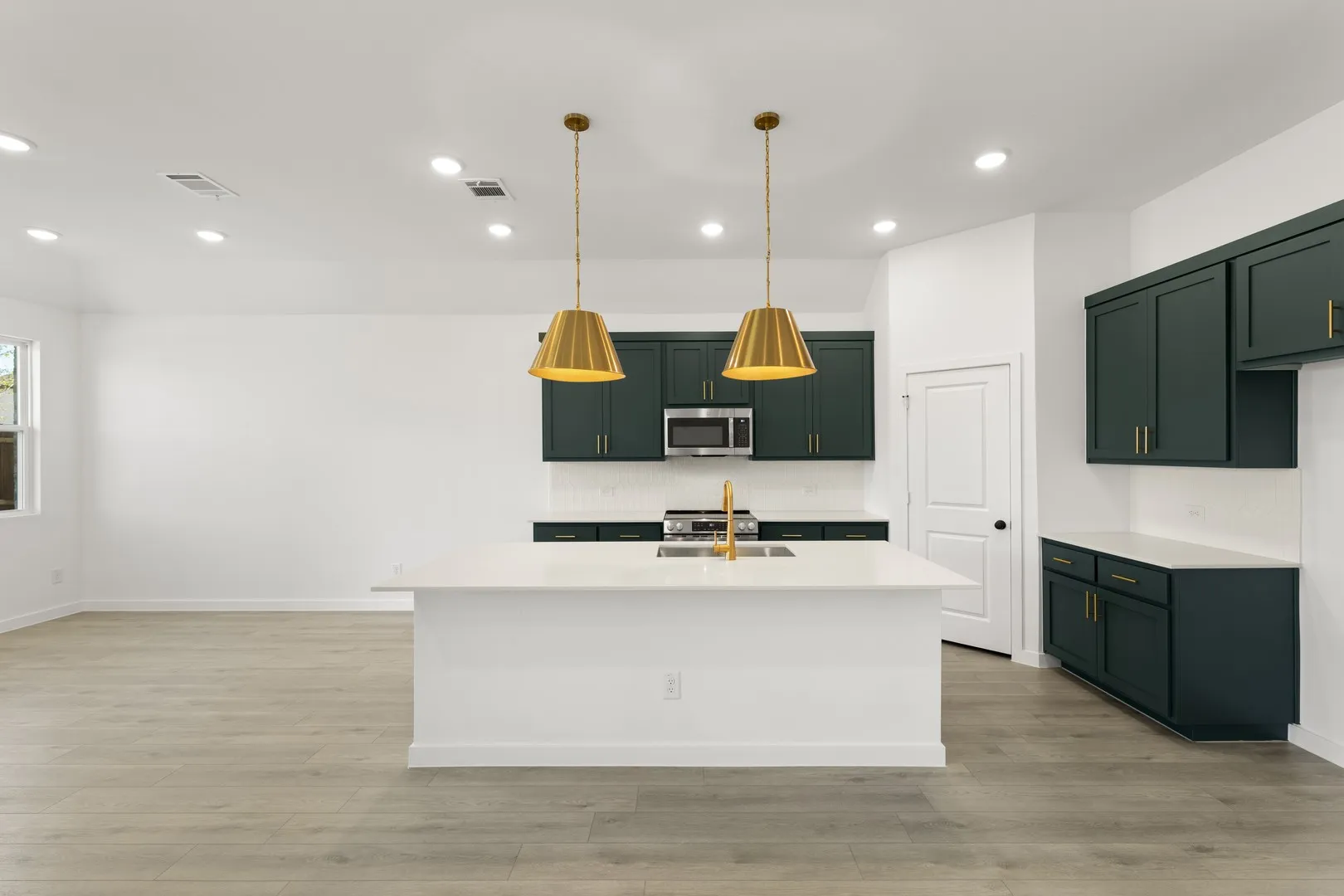 07. 2203 Washington - Kitchen