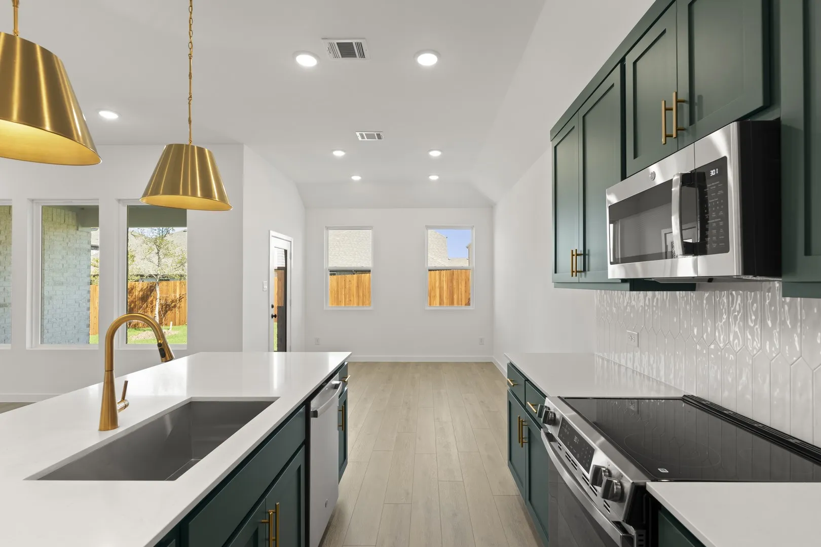 09. 2203 Washington - Kitchen (3)