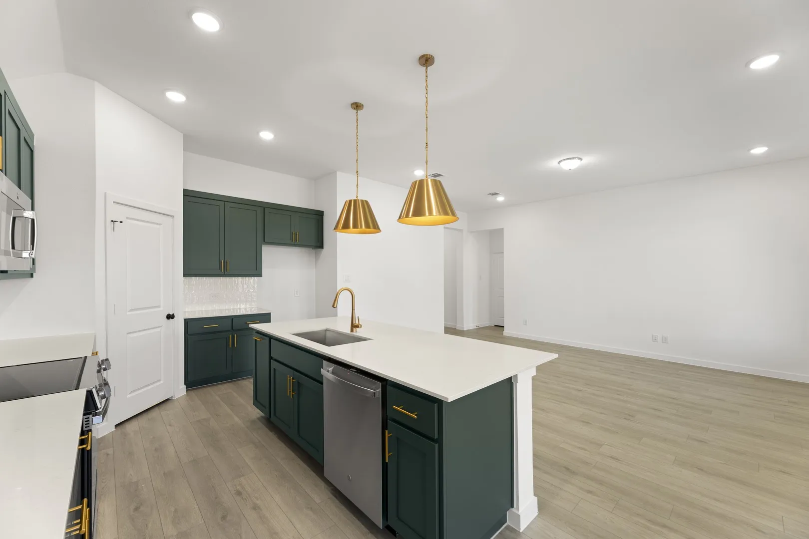 10. 2203 Washington - Kitchen (4)