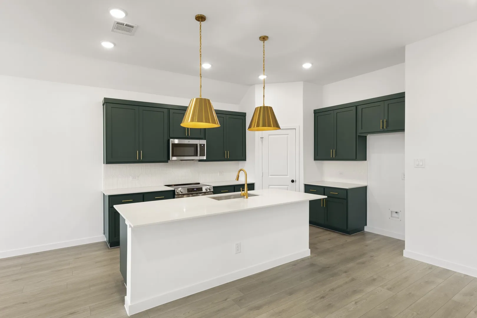 08. 2203 Washington - Kitchen (2)