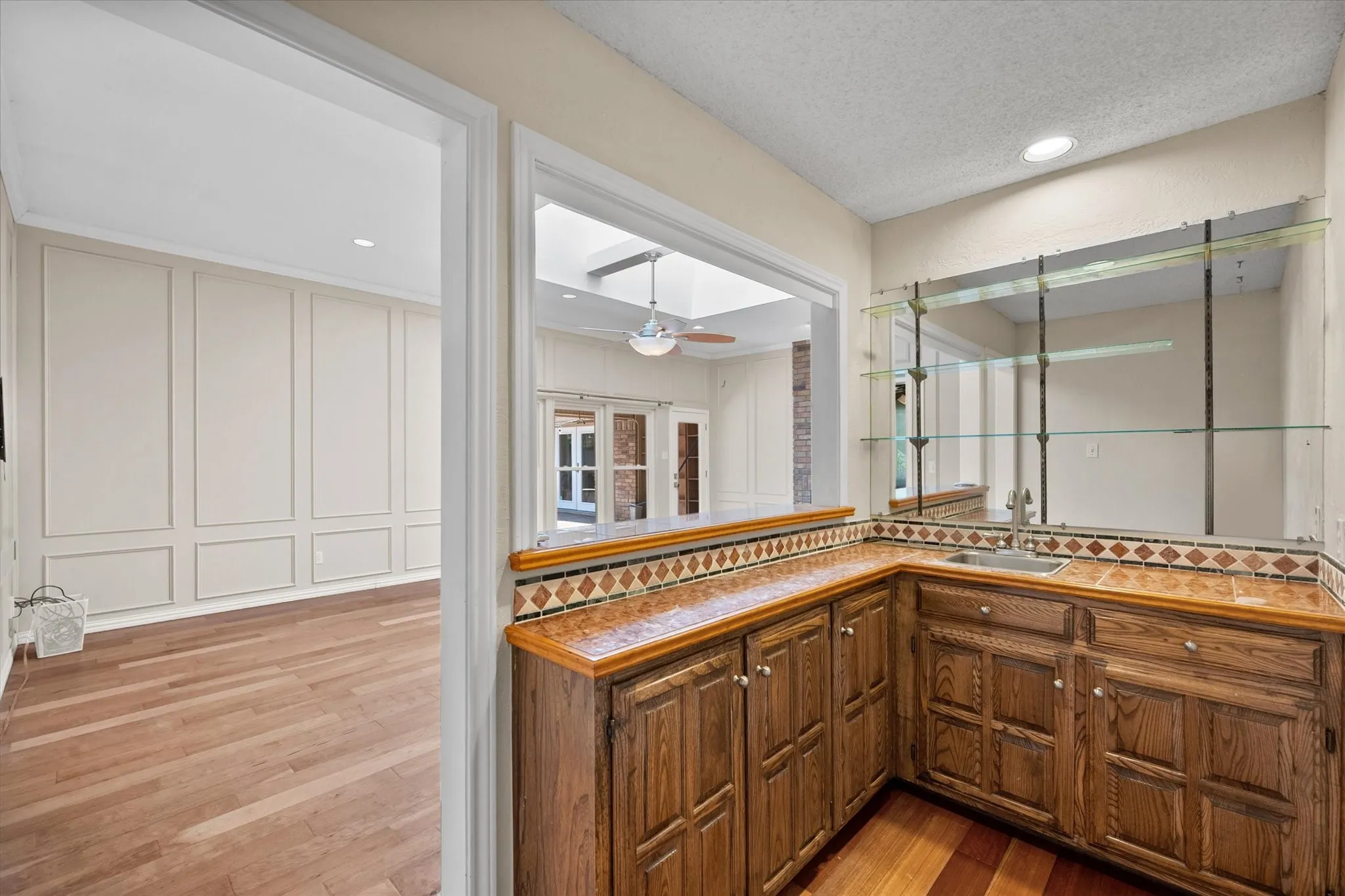 Single Family Residence For Sale in Tarrant County , 1919 Creek Wood Drive, Arlington, Texas 76006, 4 Bedroom, 2 Bathroom, 2 Garage spaces, 2,369 Sqft, built in 1980, mls#21354600, Real Estate Agent in Arlington, Homes For Sale in Tarrant county, Homes For Sale in Arlington, Realtor in Arlington Texas, Real Estate Brokerage Independent Realty Texas, Luminita Cordes Realtor