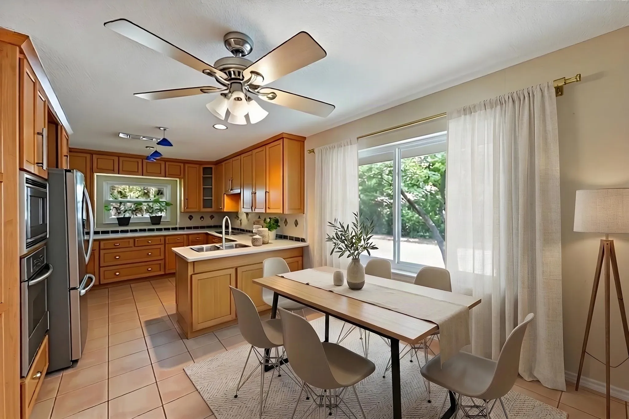 VIRTUALLY STAGED Breakfast nook