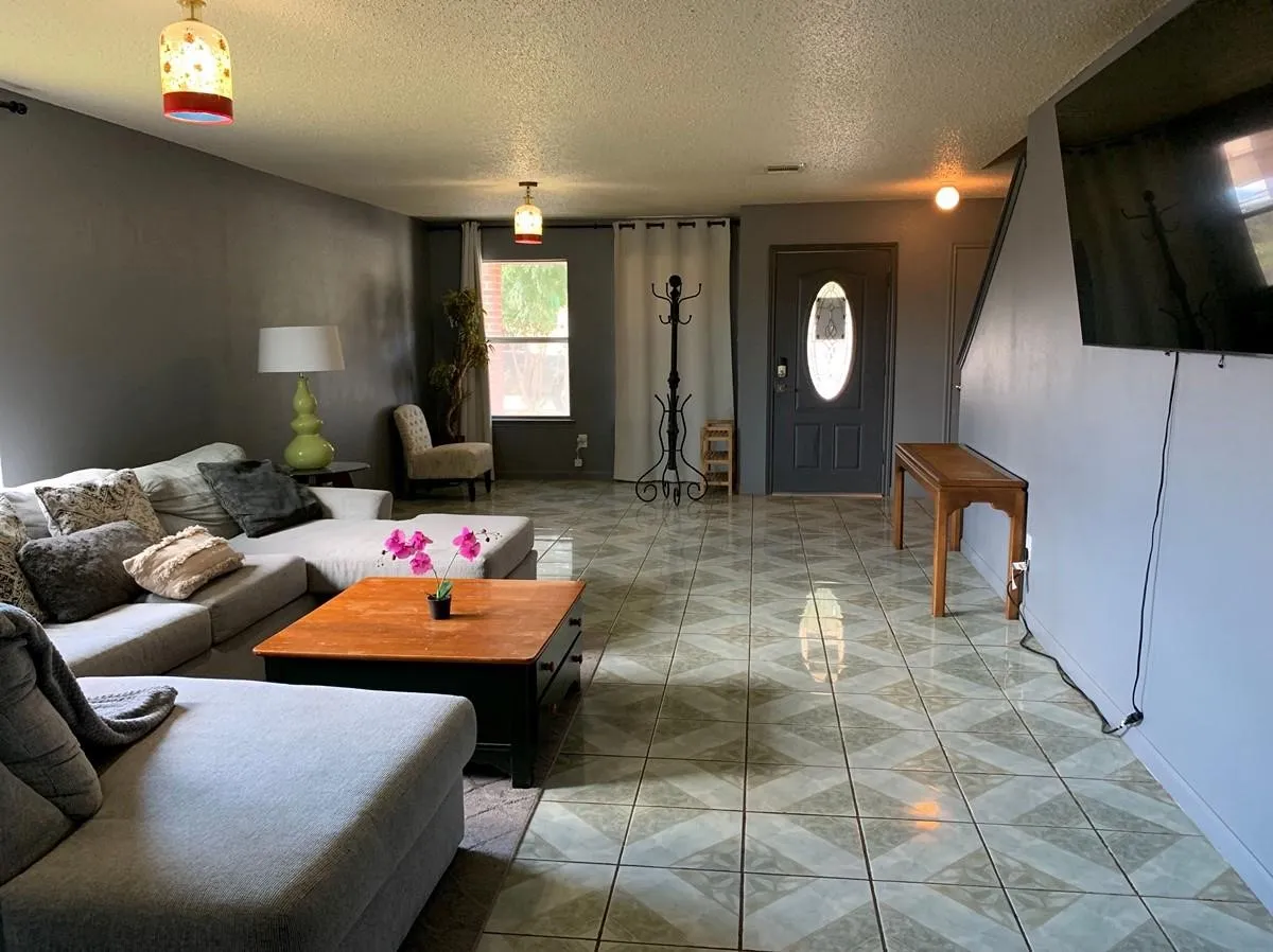 Single Family Residence For Sale in Tarrant County , 208 Dakota Ridge Drive, Fort Worth, Texas 76134, 5 Bedrooms, 4 Bathrooms, 2 Garage spaces, 3,209 Sqft, built in 2005, Price $289,500, mls#21354603, Real Estate Agent in Fort Worth, Homes For Sale in Tarrant county, Homes For Sale in Fort Worth, Realtor in Fort Worth Texas, Real Estate Brokerage Independent Realty Texas, Luminita Cordes Realtor