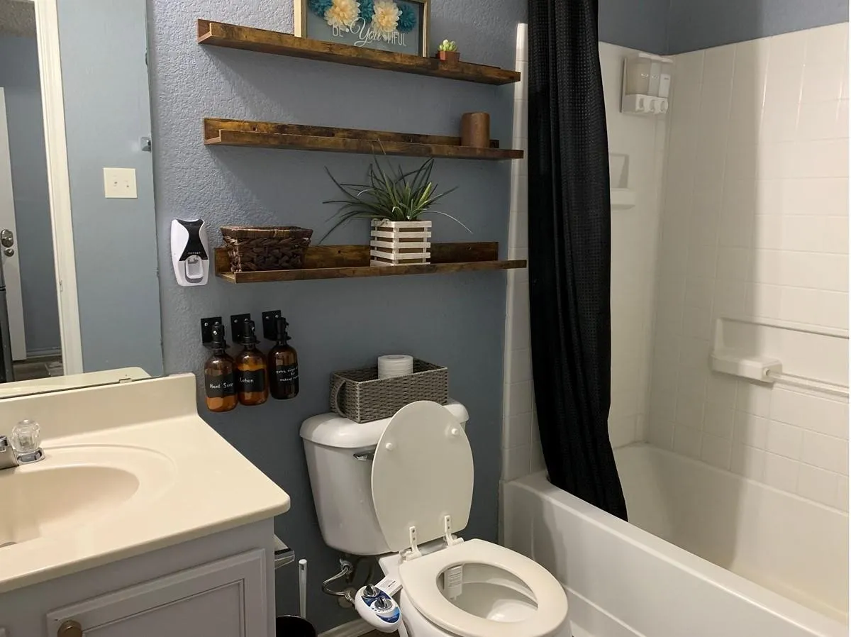 Single Family Residence For Sale in Tarrant County , 208 Dakota Ridge Drive, Fort Worth, Texas 76134, 5 Bedrooms, 4 Bathrooms, 2 Garage spaces, 3,209 Sqft, built in 2005, Price $289,500, mls#21354603, Real Estate Agent in Fort Worth, Homes For Sale in Tarrant county, Homes For Sale in Fort Worth, Realtor in Fort Worth Texas, Real Estate Brokerage Independent Realty Texas, Luminita Cordes Realtor