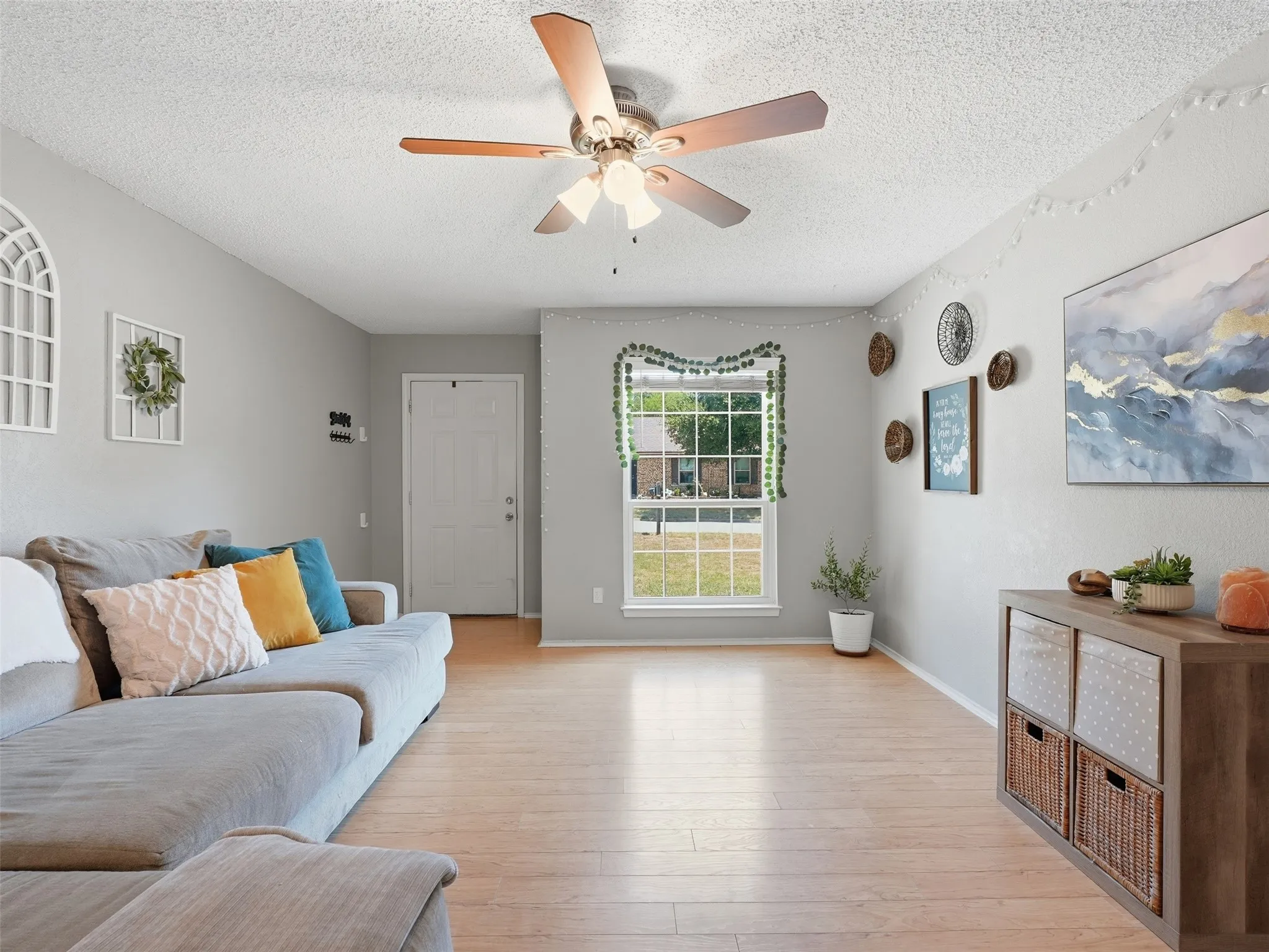 Single Family Residence For Sale in Tarrant County , 6206 Hott Springs Drive, Arlington, Texas 76001, 3 Bedroom, 2 Bathroom, 2 Garage spaces, 1,545 Sqft, built in 1982, mls#21354543, Real Estate Agent in Arlington, Homes For Sale in Tarrant county, Homes For Sale in Arlington, Realtor in Arlington Texas, Real Estate Brokerage Independent Realty Texas, Luminita Cordes Realtor