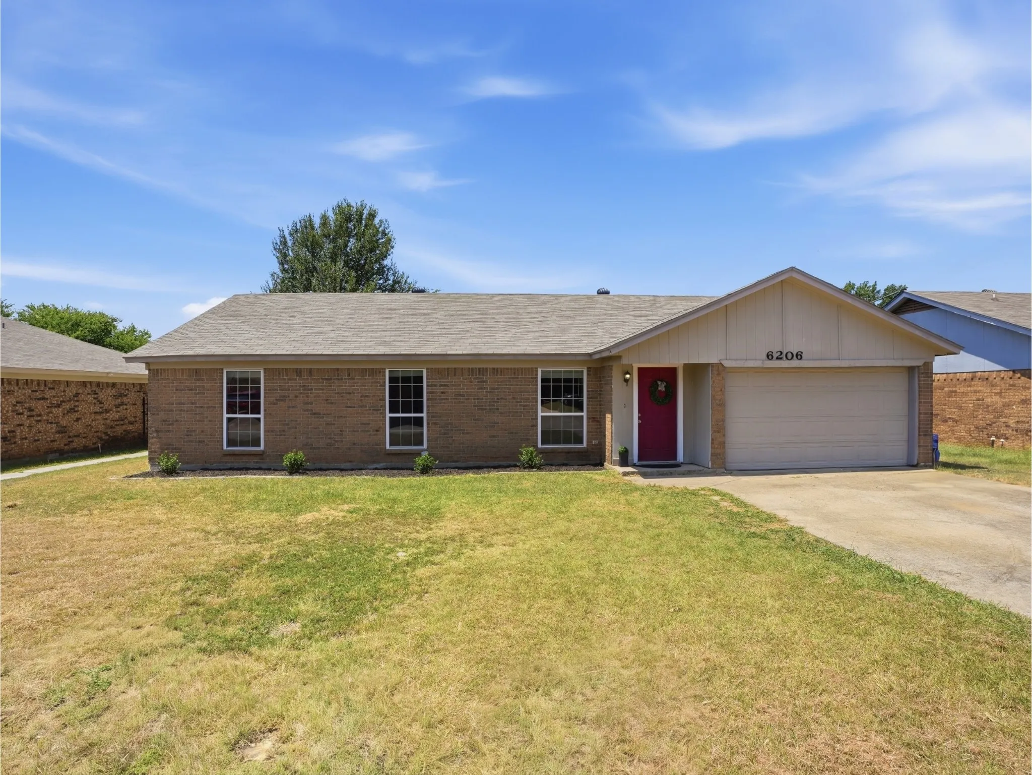 Single Family Residence For Sale in Tarrant County , 6206 Hott Springs Drive, Arlington, Texas 76001, 3 Bedroom, 2 Bathroom, 2 Garage spaces, 1,545 Sqft, built in 1982, mls#21354543, Real Estate Agent in Arlington, Homes For Sale in Tarrant county, Homes For Sale in Arlington, Realtor in Arlington Texas, Real Estate Brokerage Independent Realty Texas, Luminita Cordes Realtor
