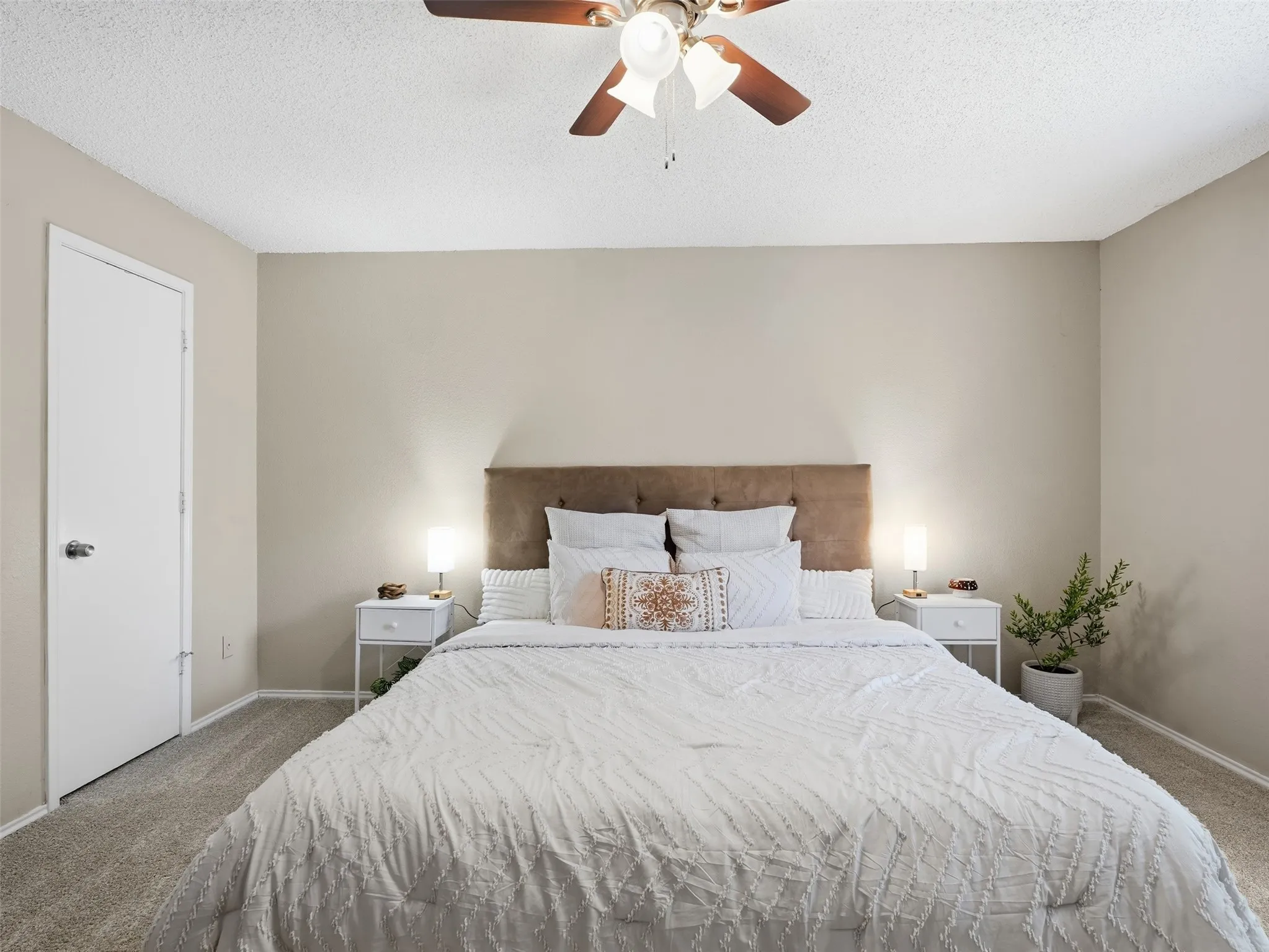 Single Family Residence For Sale in Tarrant County , 6206 Hott Springs Drive, Arlington, Texas 76001, 3 Bedroom, 2 Bathroom, 2 Garage spaces, 1,545 Sqft, built in 1982, mls#21354543, Real Estate Agent in Arlington, Homes For Sale in Tarrant county, Homes For Sale in Arlington, Realtor in Arlington Texas, Real Estate Brokerage Independent Realty Texas, Luminita Cordes Realtor