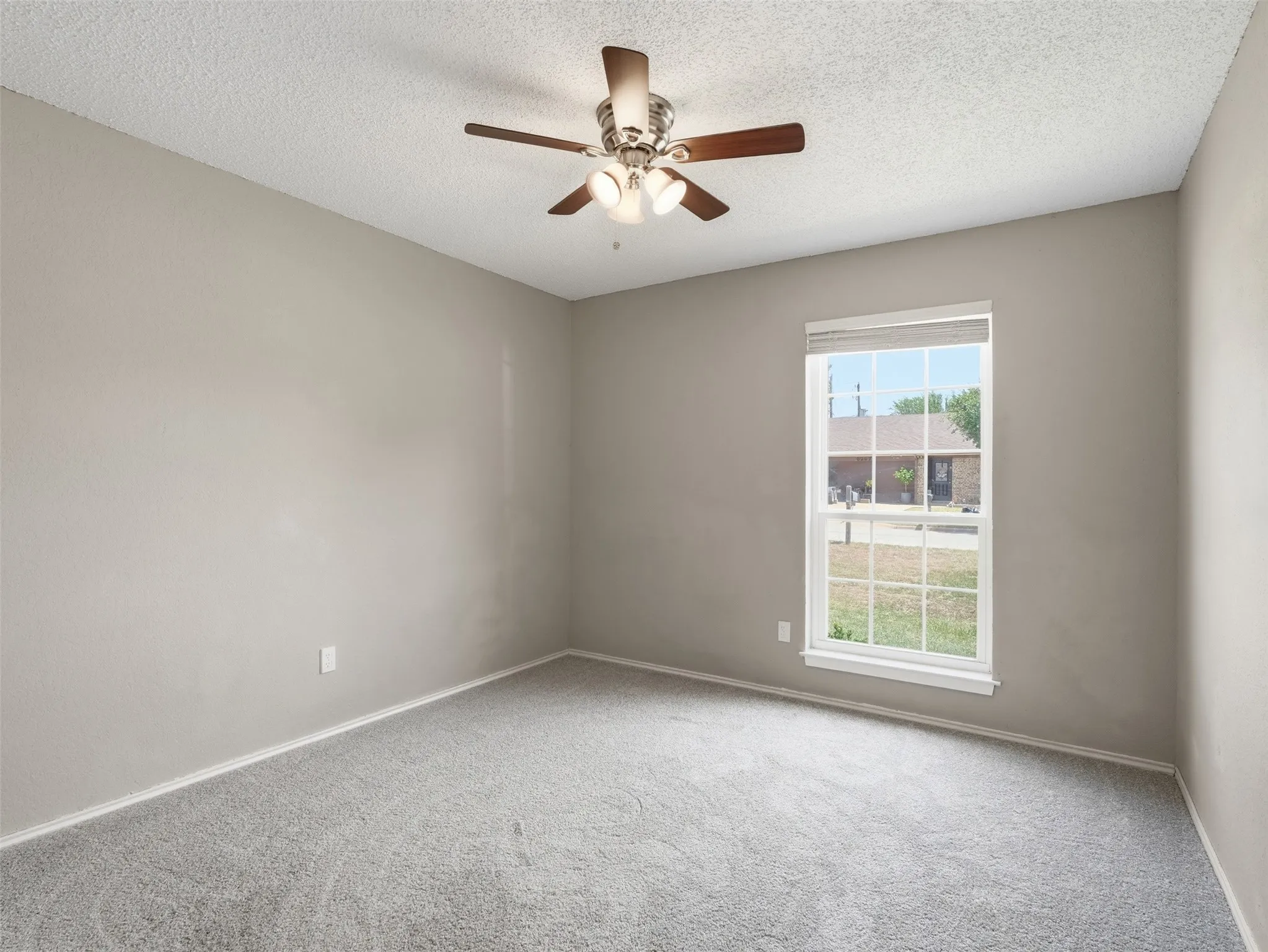 Single Family Residence For Sale in Tarrant County , 6206 Hott Springs Drive, Arlington, Texas 76001, 3 Bedroom, 2 Bathroom, 2 Garage spaces, 1,545 Sqft, built in 1982, mls#21354543, Real Estate Agent in Arlington, Homes For Sale in Tarrant county, Homes For Sale in Arlington, Realtor in Arlington Texas, Real Estate Brokerage Independent Realty Texas, Luminita Cordes Realtor