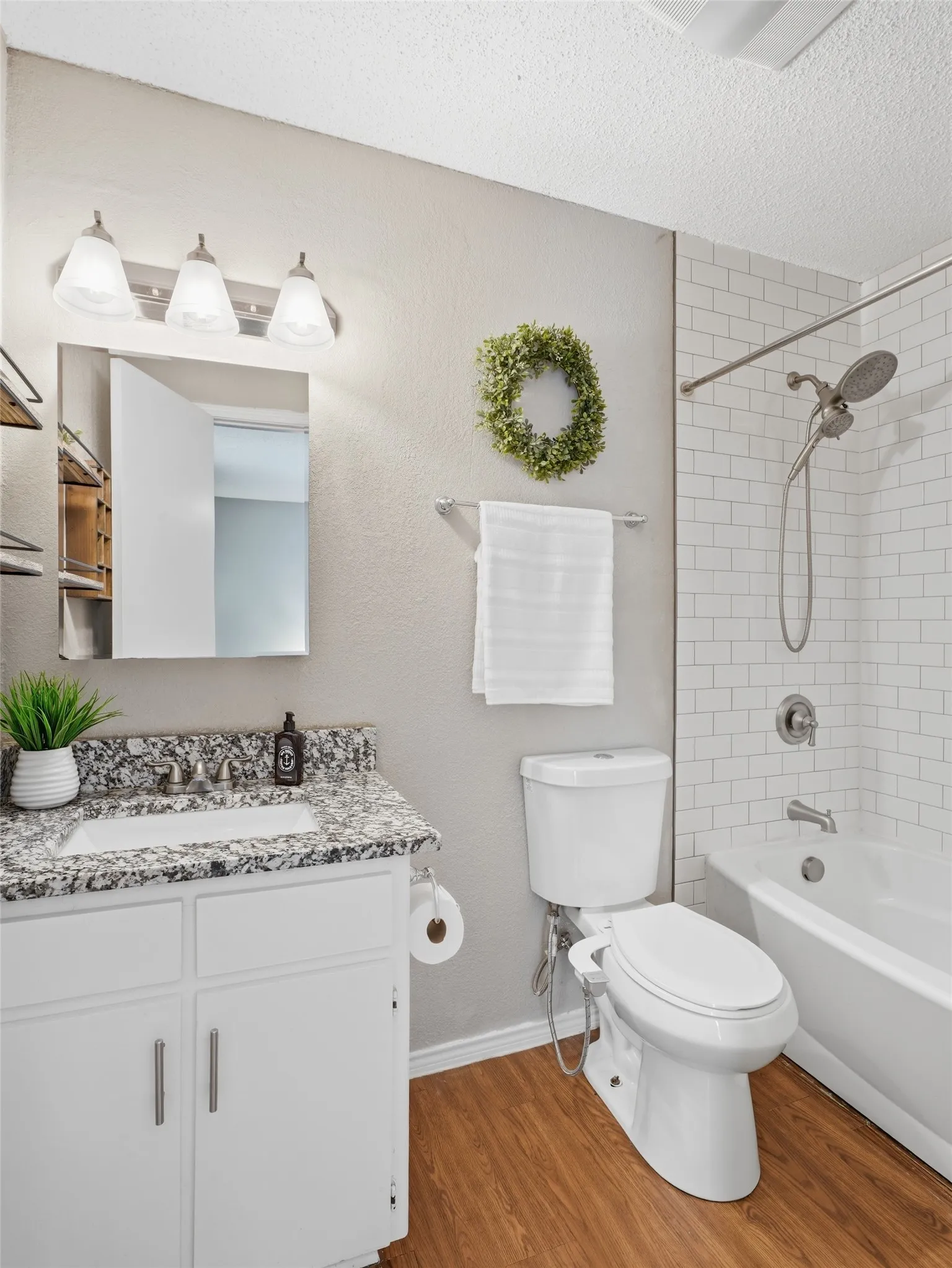 Single Family Residence For Sale in Tarrant County , 6206 Hott Springs Drive, Arlington, Texas 76001, 3 Bedroom, 2 Bathroom, 2 Garage spaces, 1,545 Sqft, built in 1982, mls#21354543, Real Estate Agent in Arlington, Homes For Sale in Tarrant county, Homes For Sale in Arlington, Realtor in Arlington Texas, Real Estate Brokerage Independent Realty Texas, Luminita Cordes Realtor