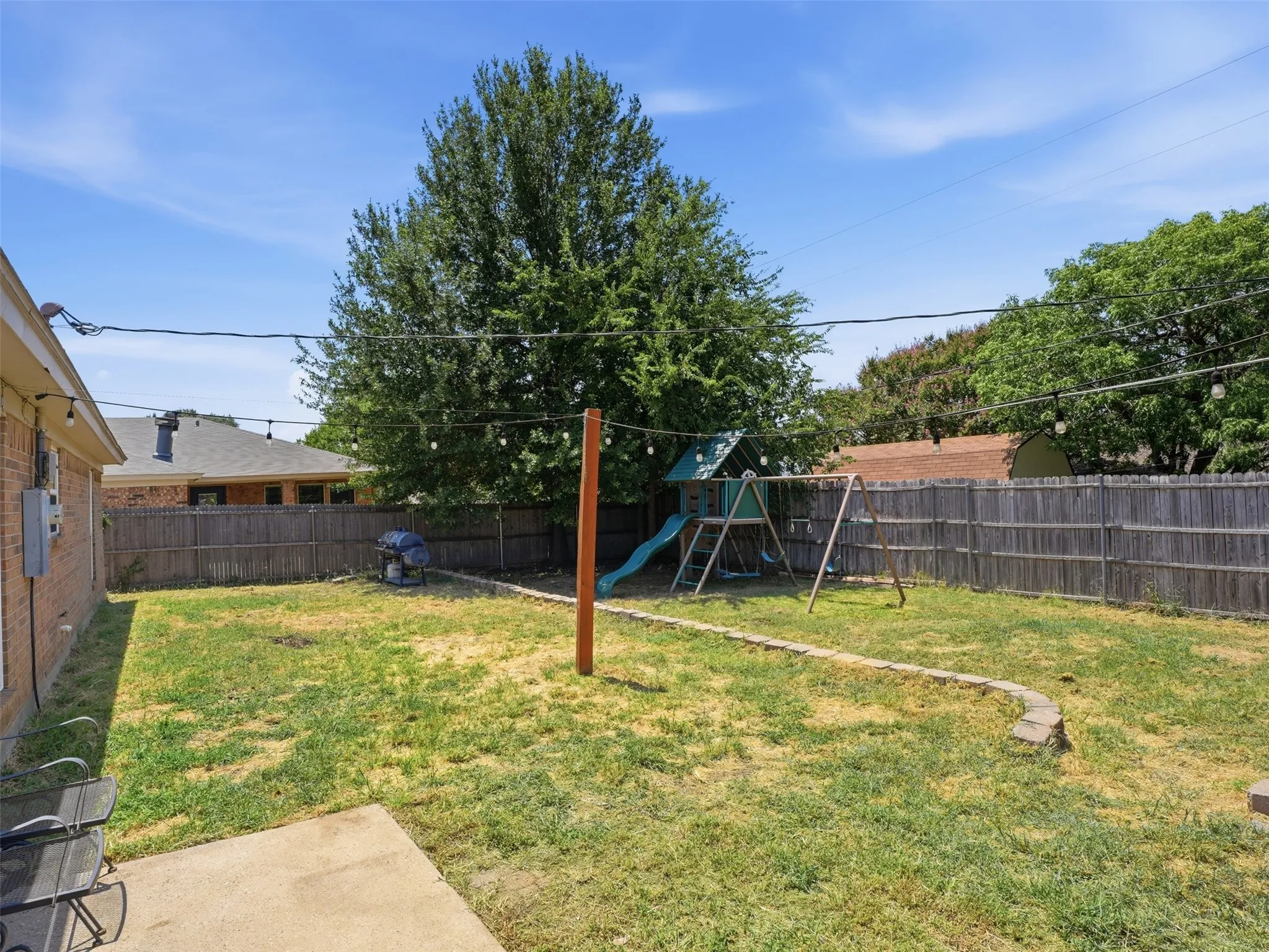 Single Family Residence For Sale in Tarrant County , 6206 Hott Springs Drive, Arlington, Texas 76001, 3 Bedroom, 2 Bathroom, 2 Garage spaces, 1,545 Sqft, built in 1982, mls#21354543, Real Estate Agent in Arlington, Homes For Sale in Tarrant county, Homes For Sale in Arlington, Realtor in Arlington Texas, Real Estate Brokerage Independent Realty Texas, Luminita Cordes Realtor