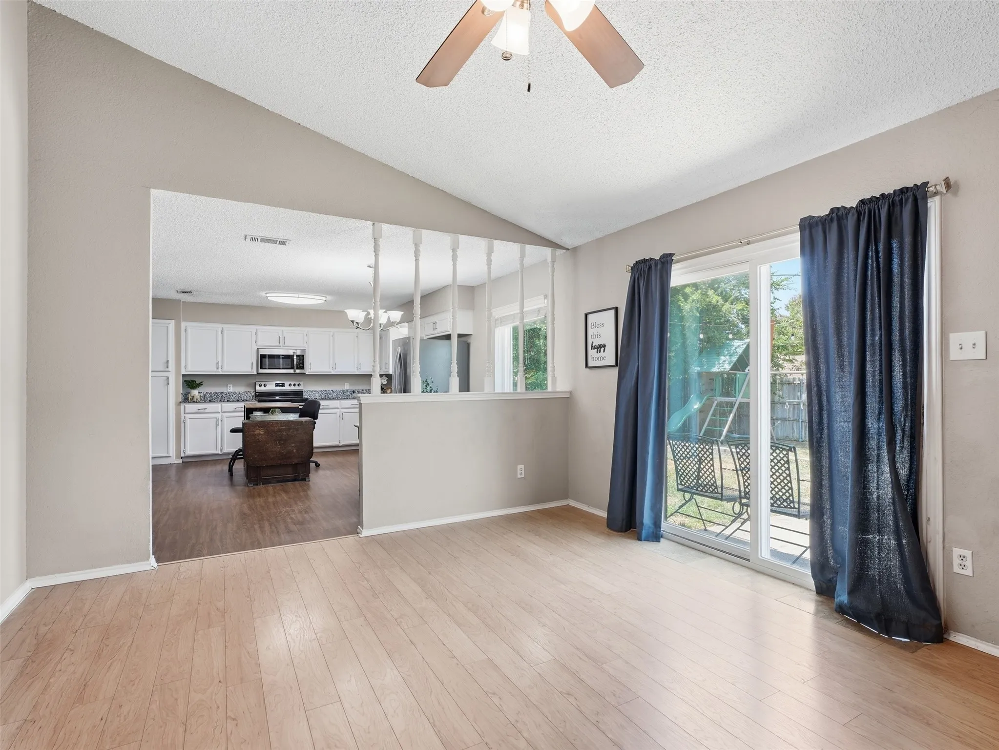 Single Family Residence For Sale in Tarrant County , 6206 Hott Springs Drive, Arlington, Texas 76001, 3 Bedroom, 2 Bathroom, 2 Garage spaces, 1,545 Sqft, built in 1982, mls#21354543, Real Estate Agent in Arlington, Homes For Sale in Tarrant county, Homes For Sale in Arlington, Realtor in Arlington Texas, Real Estate Brokerage Independent Realty Texas, Luminita Cordes Realtor
