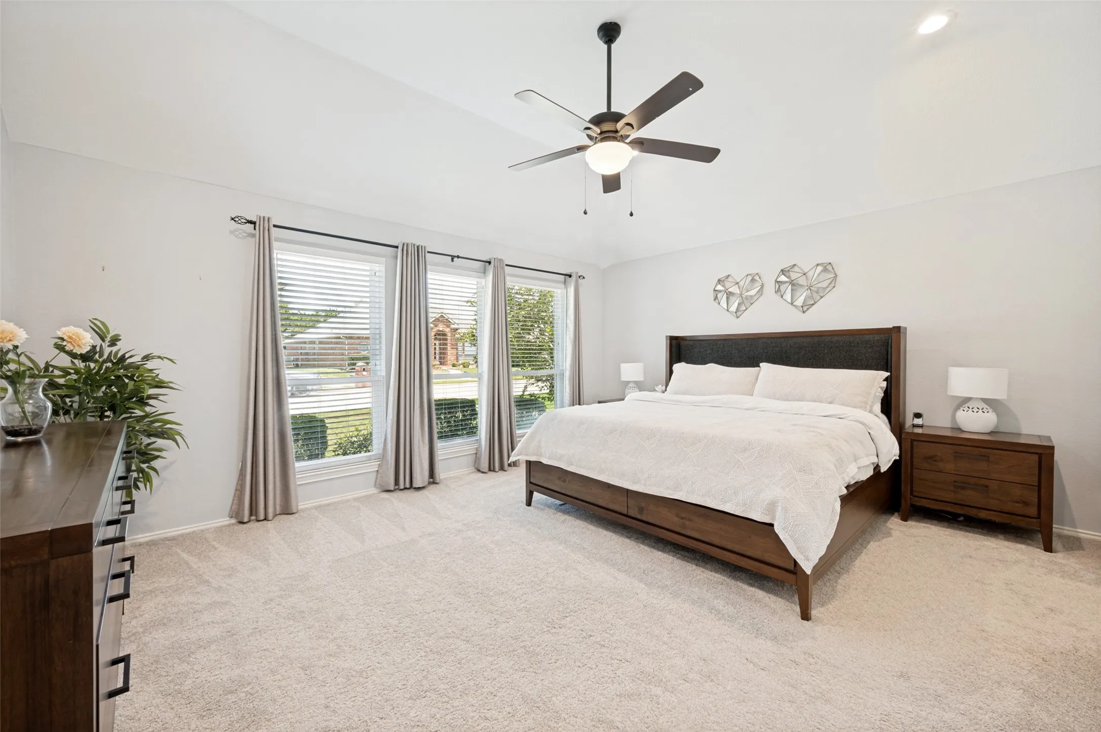 Recessed lighting, ceiling fan with integrated lighting, triple windows with blinds, and carpeted flooring