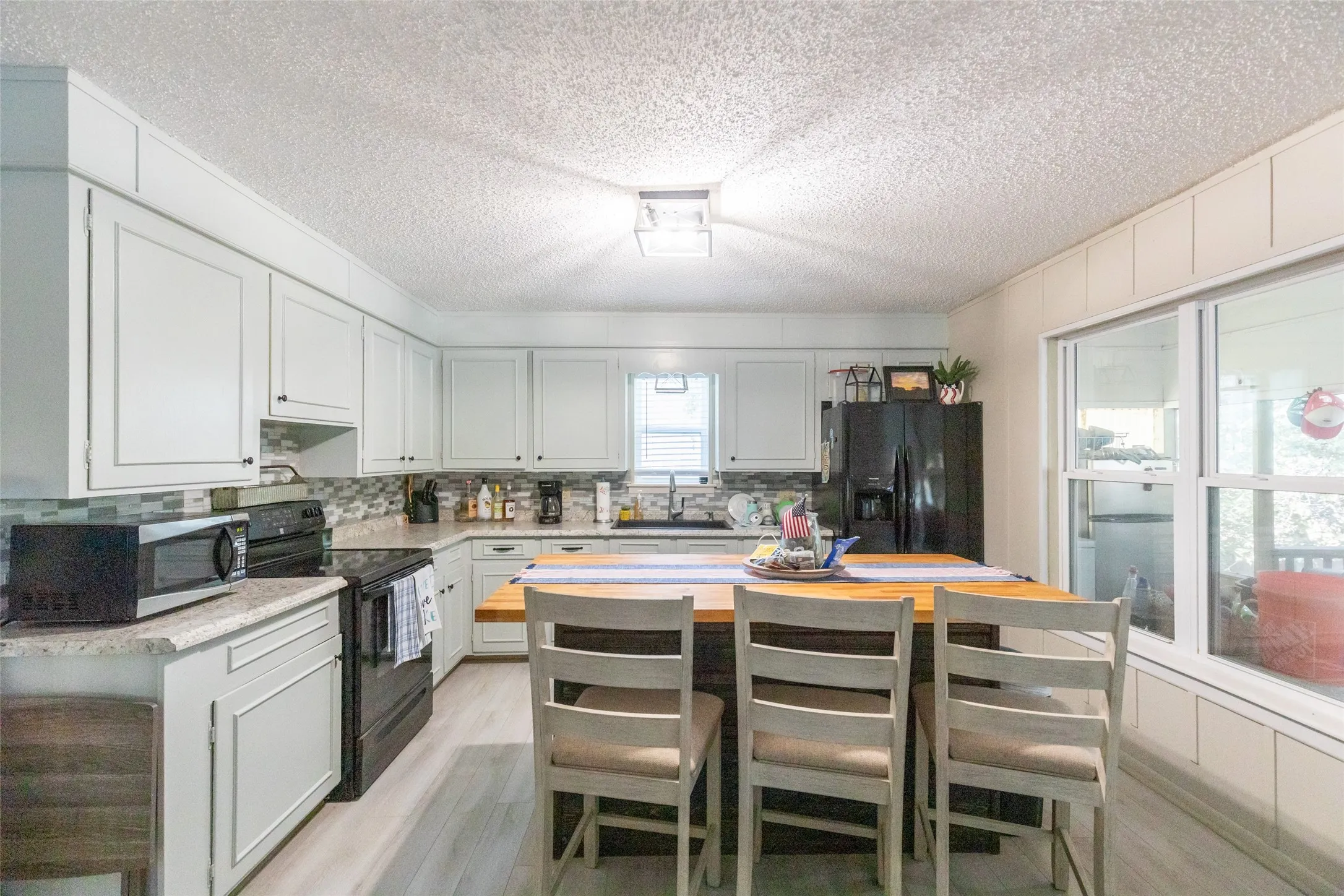 Single Family Residence For Sale in Eastland County , 481 North Shore Drive, Cisco, Texas 76437, 2 Bedroom, 1 Bathroom, Garage spaces, 720 Sqft, built in 1950, Price $375,000, mls#21354561, Real Estate Agent in Cisco, Homes For Sale in Eastland county, Homes For Sale in Cisco, Realtor in Cisco Texas, Real Estate Brokerage Independent Realty Texas, Luminita Cordes Realtor