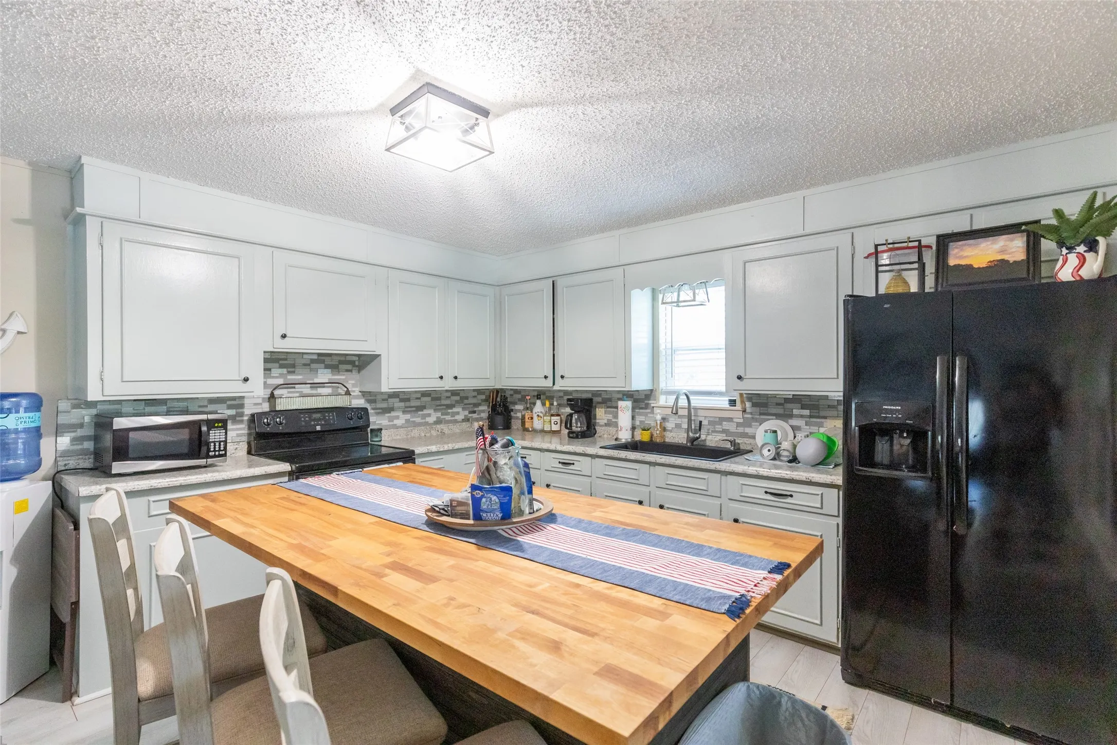 Single Family Residence For Sale in Eastland County , 481 North Shore Drive, Cisco, Texas 76437, 2 Bedroom, 1 Bathroom, Garage spaces, 720 Sqft, built in 1950, Price $375,000, mls#21354561, Real Estate Agent in Cisco, Homes For Sale in Eastland county, Homes For Sale in Cisco, Realtor in Cisco Texas, Real Estate Brokerage Independent Realty Texas, Luminita Cordes Realtor