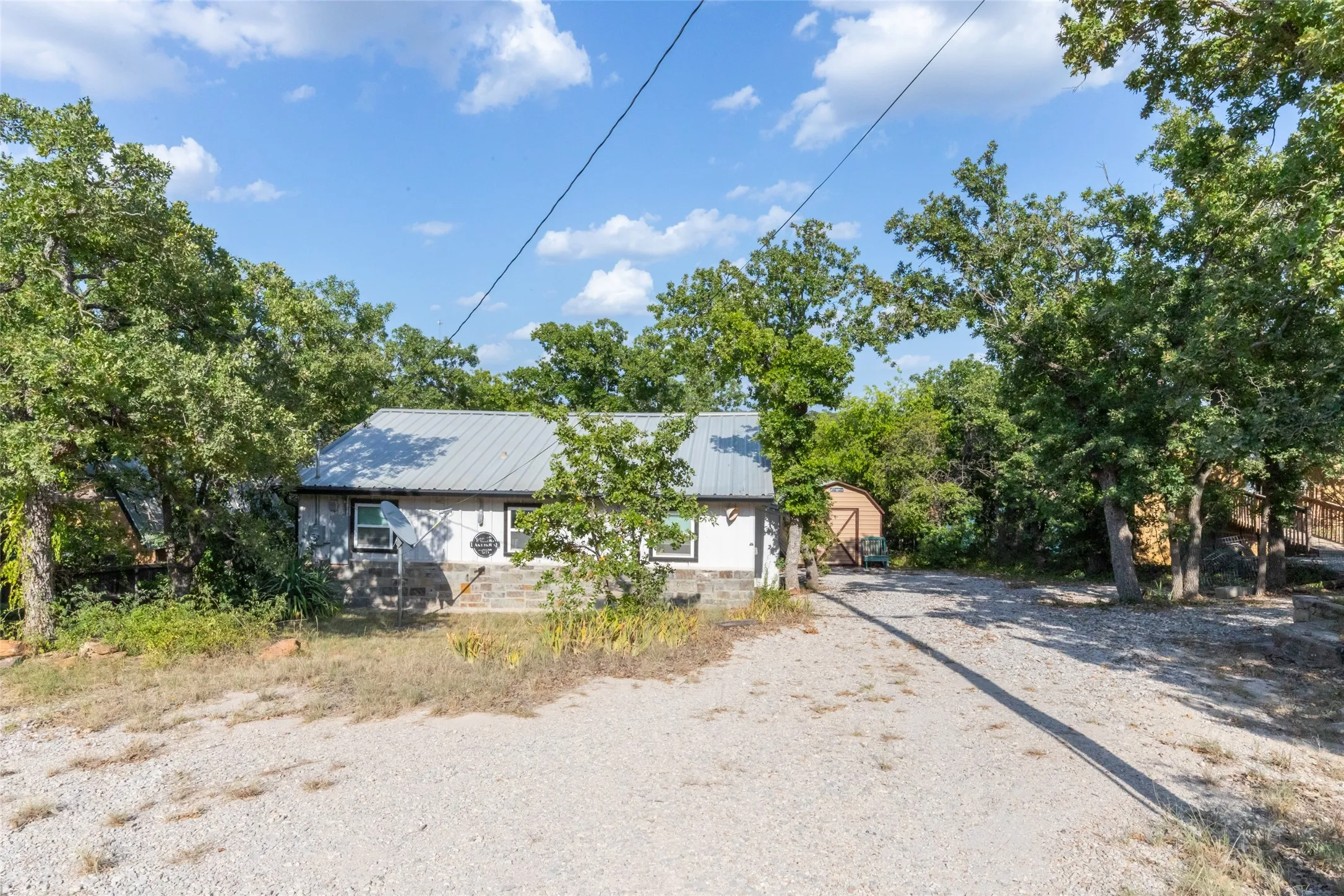 Single Family Residence For Sale in Eastland County , 481 North Shore Drive, Cisco, Texas 76437, 2 Bedroom, 1 Bathroom, Garage spaces, 720 Sqft, built in 1950, Price $375,000, mls#21354561, Real Estate Agent in Cisco, Homes For Sale in Eastland county, Homes For Sale in Cisco, Realtor in Cisco Texas, Real Estate Brokerage Independent Realty Texas, Luminita Cordes Realtor