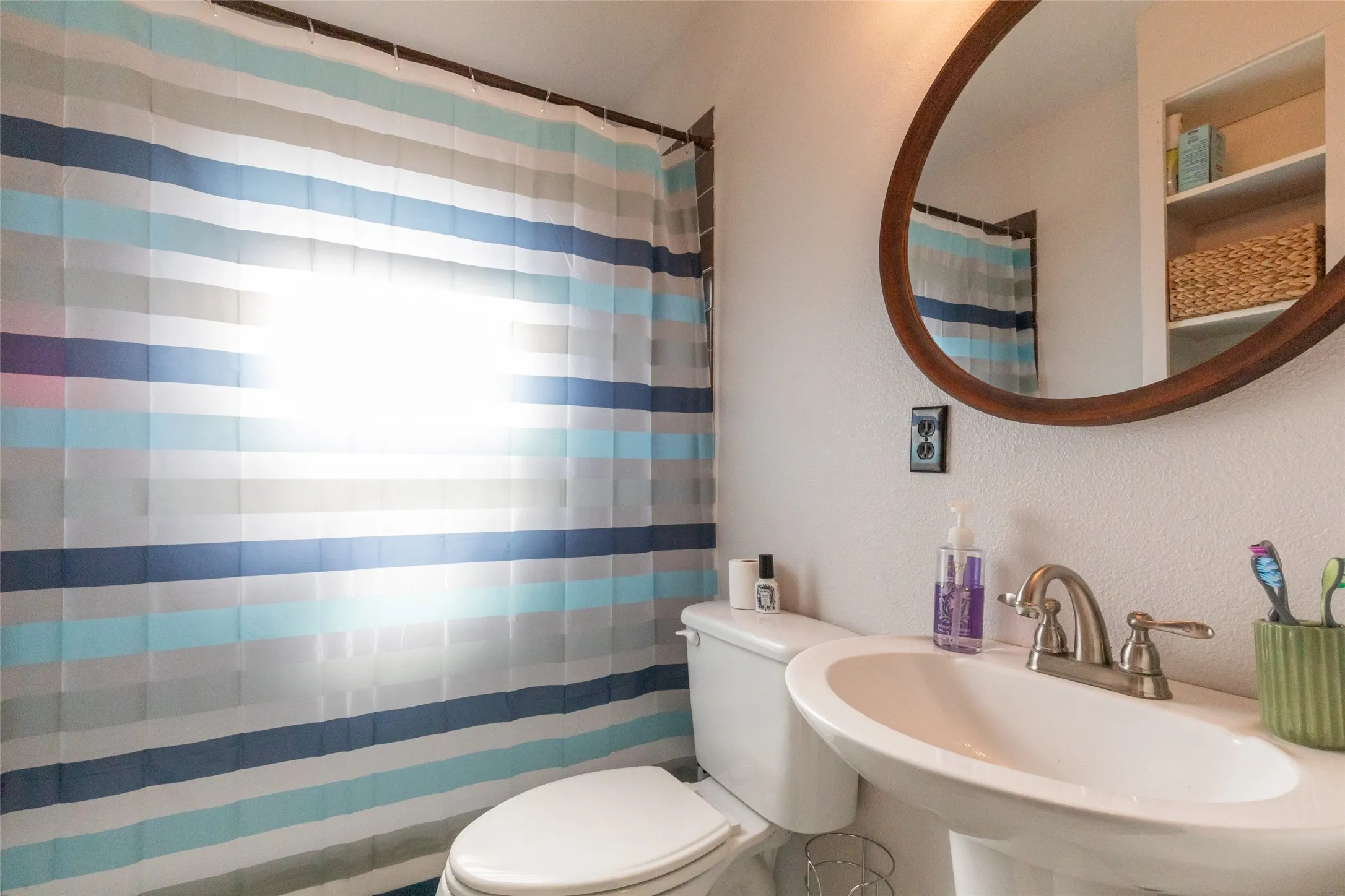 Single Family Residence For Sale in Eastland County , 481 North Shore Drive, Cisco, Texas 76437, 2 Bedroom, 1 Bathroom, Garage spaces, 720 Sqft, built in 1950, Price $375,000, mls#21354561, Real Estate Agent in Cisco, Homes For Sale in Eastland county, Homes For Sale in Cisco, Realtor in Cisco Texas, Real Estate Brokerage Independent Realty Texas, Luminita Cordes Realtor