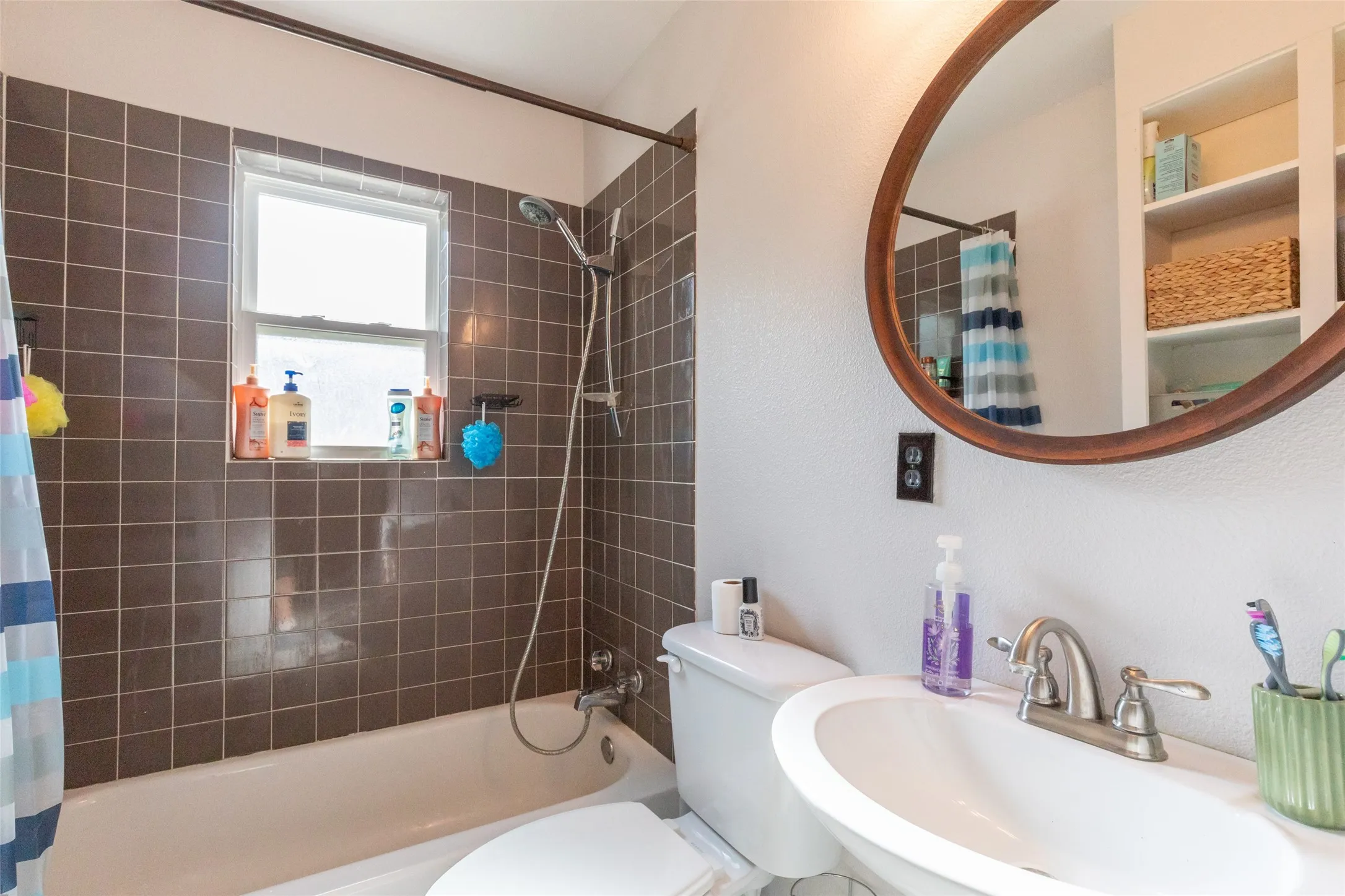 Single Family Residence For Sale in Eastland County , 481 North Shore Drive, Cisco, Texas 76437, 2 Bedroom, 1 Bathroom, Garage spaces, 720 Sqft, built in 1950, Price $375,000, mls#21354561, Real Estate Agent in Cisco, Homes For Sale in Eastland county, Homes For Sale in Cisco, Realtor in Cisco Texas, Real Estate Brokerage Independent Realty Texas, Luminita Cordes Realtor