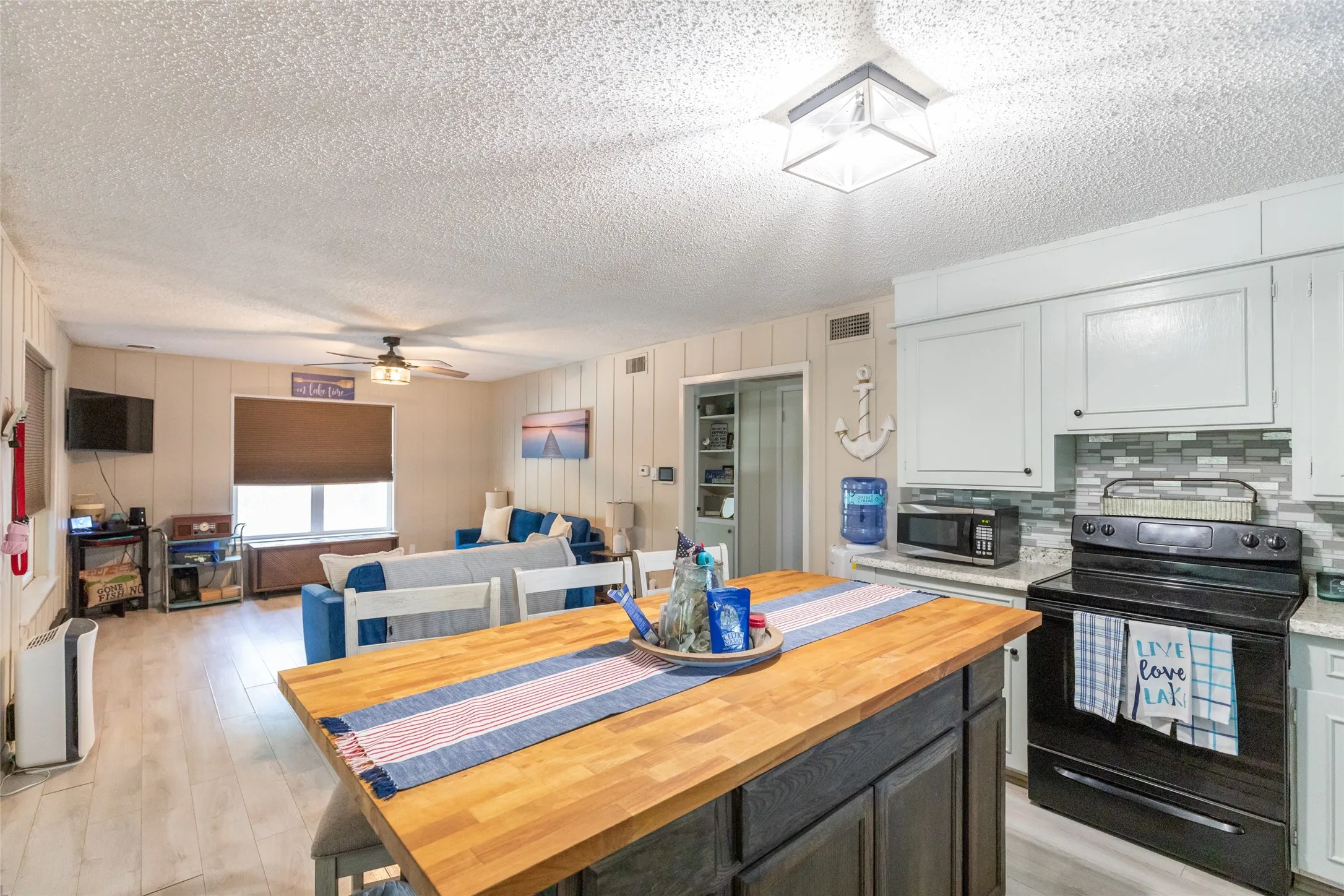 Single Family Residence For Sale in Eastland County , 481 North Shore Drive, Cisco, Texas 76437, 2 Bedroom, 1 Bathroom, Garage spaces, 720 Sqft, built in 1950, Price $375,000, mls#21354561, Real Estate Agent in Cisco, Homes For Sale in Eastland county, Homes For Sale in Cisco, Realtor in Cisco Texas, Real Estate Brokerage Independent Realty Texas, Luminita Cordes Realtor