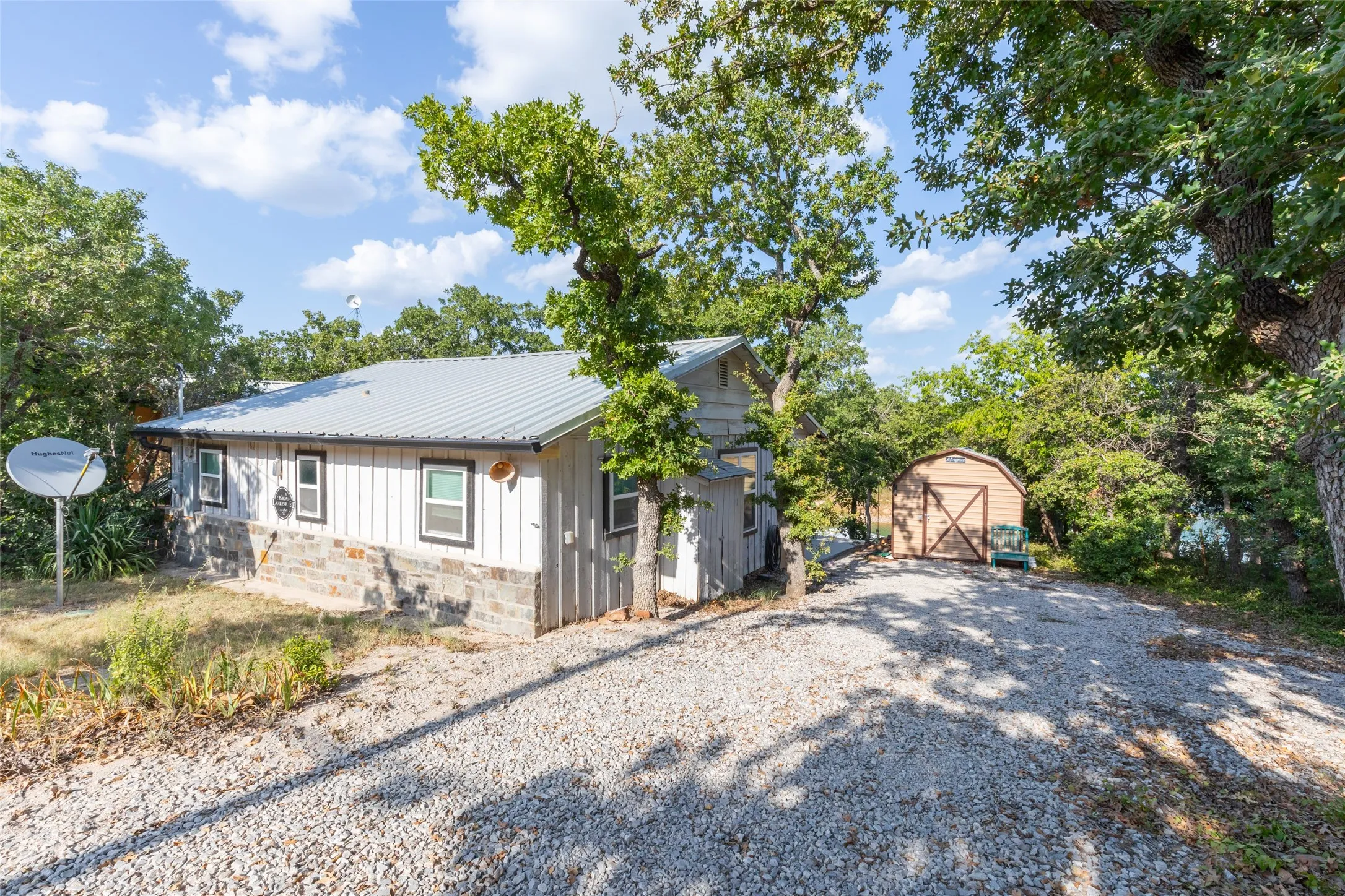 Single Family Residence For Sale in Eastland County , 481 North Shore Drive, Cisco, Texas 76437, 2 Bedroom, 1 Bathroom, Garage spaces, 720 Sqft, built in 1950, Price $375,000, mls#21354561, Real Estate Agent in Cisco, Homes For Sale in Eastland county, Homes For Sale in Cisco, Realtor in Cisco Texas, Real Estate Brokerage Independent Realty Texas, Luminita Cordes Realtor