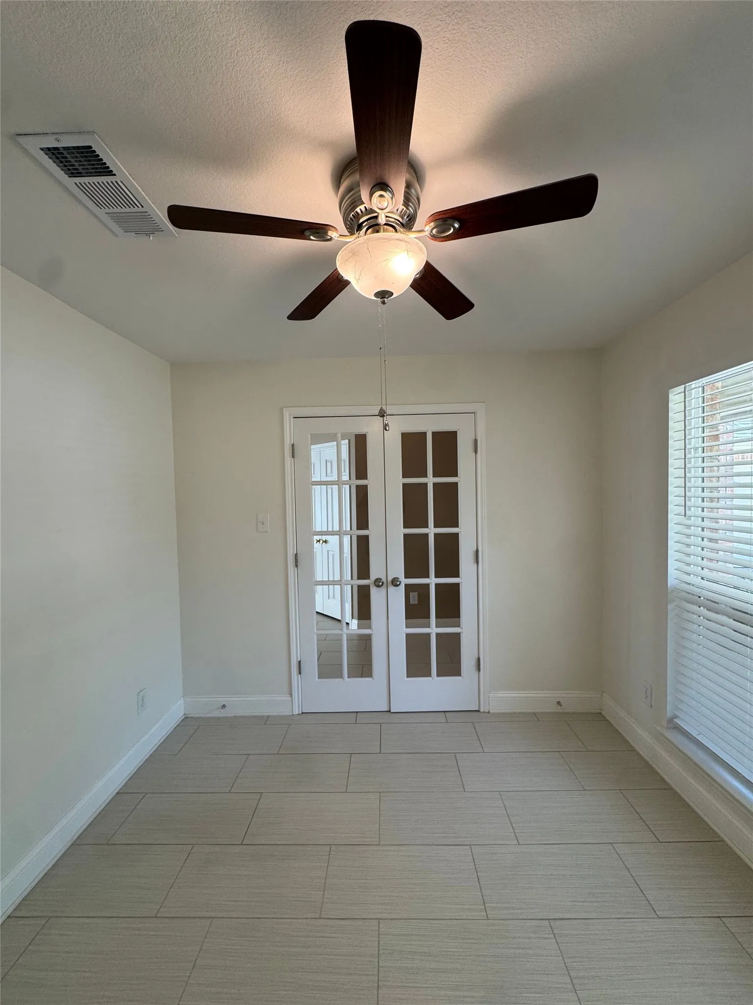 Single Family Residence For Rent in Tarrant County , 1325 Gatewood Drive, Keller, Texas 76248, 3 Bedroom, 2 Bathroom, 2 Garage spaces, 1,948 Sqft, built in 1995, mls#21354609, Real Estate Agent in Keller, Homes For Rent in Tarrant county, Homes For Rent in Keller, Realtor in Keller Texas, Real Estate Brokerage Independent Realty Texas, Luminita Cordes Realtor