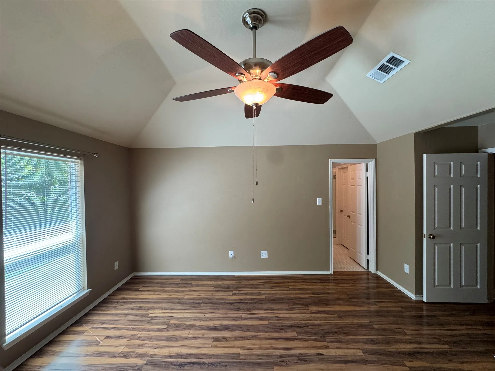 Single Family Residence For Rent in Tarrant County , 1325 Gatewood Drive, Keller, Texas 76248, 3 Bedroom, 2 Bathroom, 2 Garage spaces, 1,948 Sqft, built in 1995, mls#21354609, Real Estate Agent in Keller, Homes For Rent in Tarrant county, Homes For Rent in Keller, Realtor in Keller Texas, Real Estate Brokerage Independent Realty Texas, Luminita Cordes Realtor