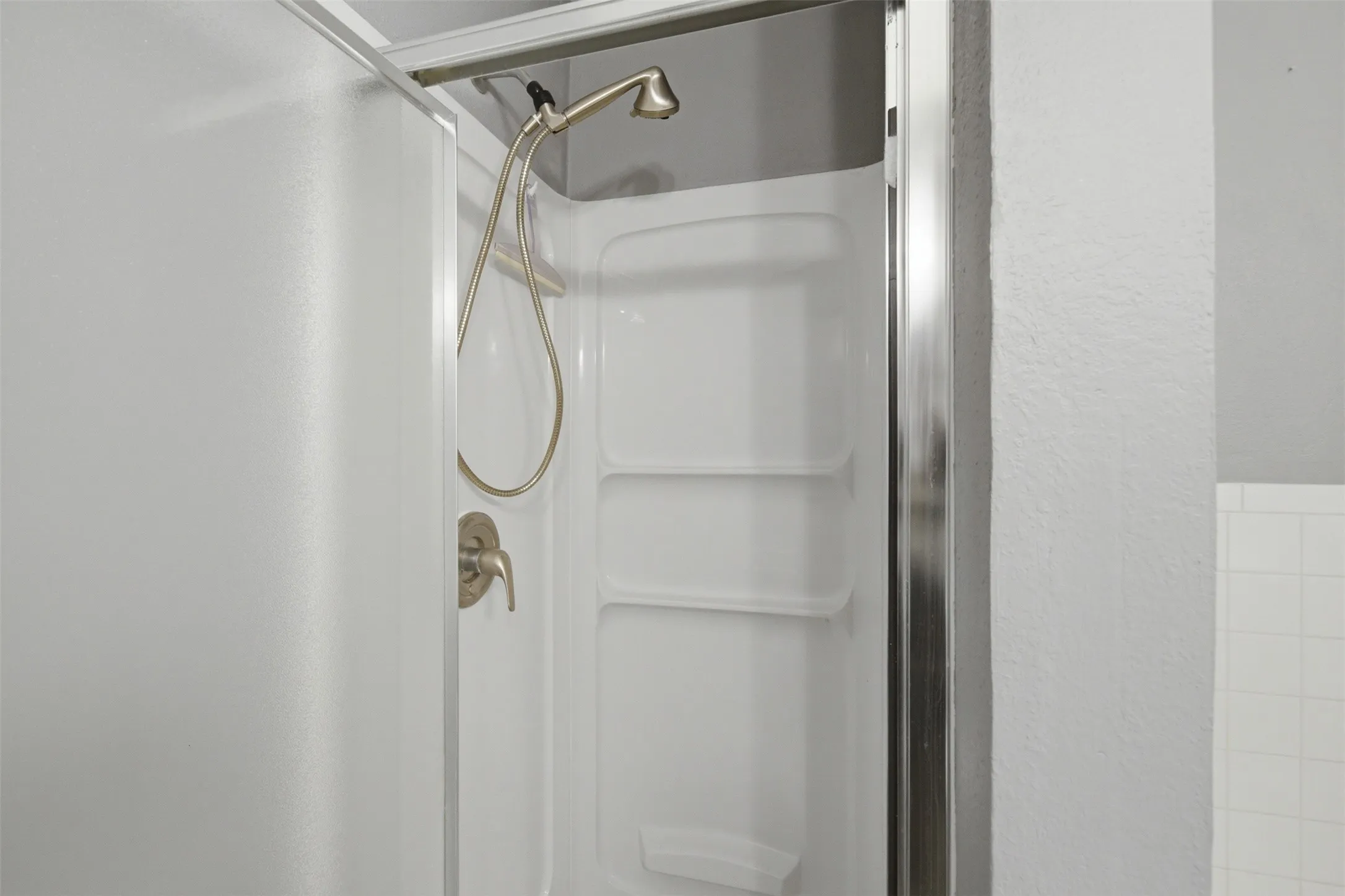 Condominium For Rent in Dallas County , 5909 Lake Hubbard Parkway 211, Garland, Texas 75043, 2 Bedroom, 2 Bathroom, Garage spaces, 920 Sqft, built in 1981, mls#21354573, Real Estate Agent in Garland, Homes For Rent in Dallas county, Homes For Rent in Garland, Realtor in Garland Texas, Real Estate Brokerage Independent Realty Texas, Luminita Cordes Realtor