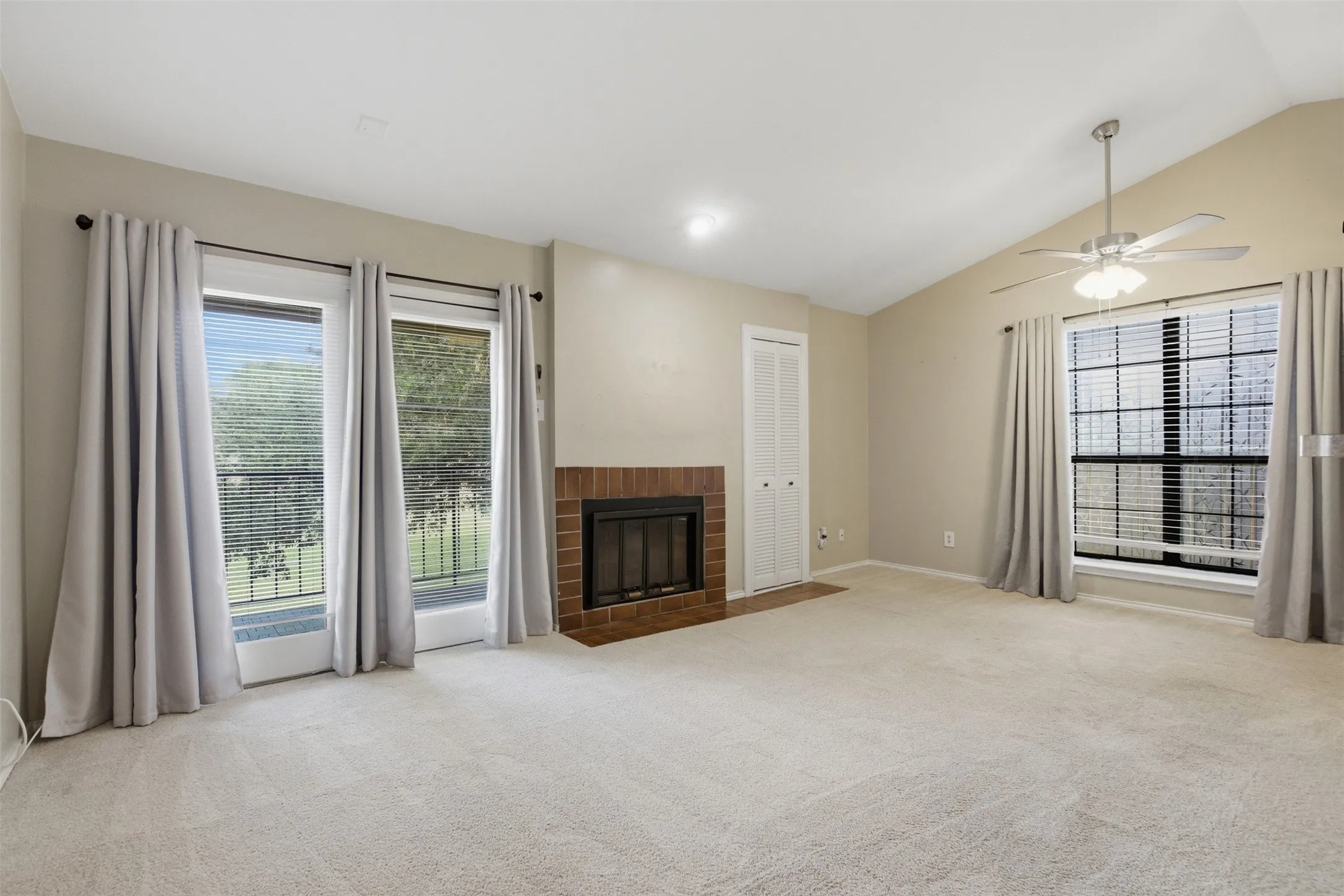 Condominium For Rent in Dallas County , 5909 Lake Hubbard Parkway 211, Garland, Texas 75043, 2 Bedroom, 2 Bathroom, Garage spaces, 920 Sqft, built in 1981, mls#21354573, Real Estate Agent in Garland, Homes For Rent in Dallas county, Homes For Rent in Garland, Realtor in Garland Texas, Real Estate Brokerage Independent Realty Texas, Luminita Cordes Realtor