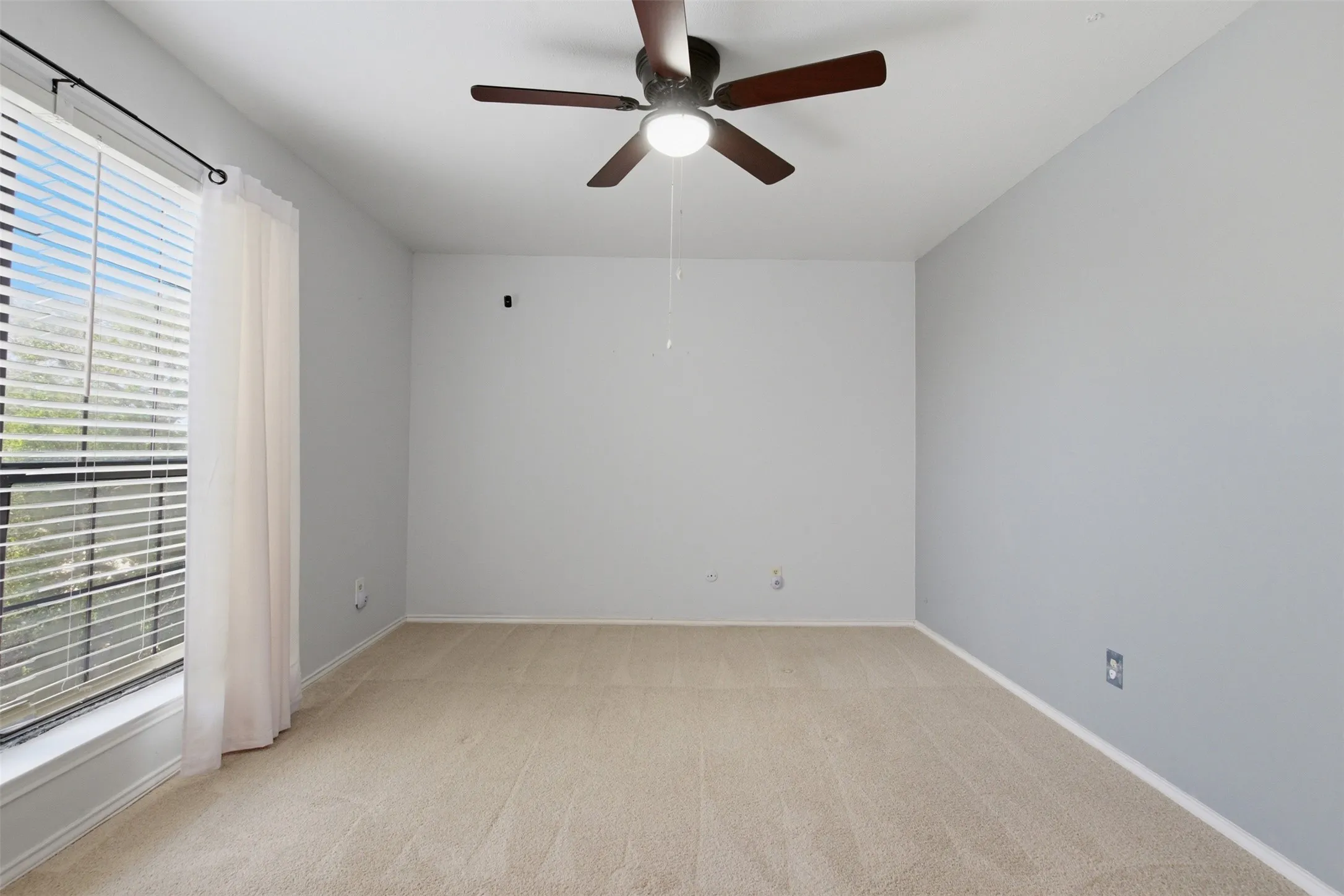 Condominium For Rent in Dallas County , 5909 Lake Hubbard Parkway 211, Garland, Texas 75043, 2 Bedroom, 2 Bathroom, Garage spaces, 920 Sqft, built in 1981, mls#21354573, Real Estate Agent in Garland, Homes For Rent in Dallas county, Homes For Rent in Garland, Realtor in Garland Texas, Real Estate Brokerage Independent Realty Texas, Luminita Cordes Realtor