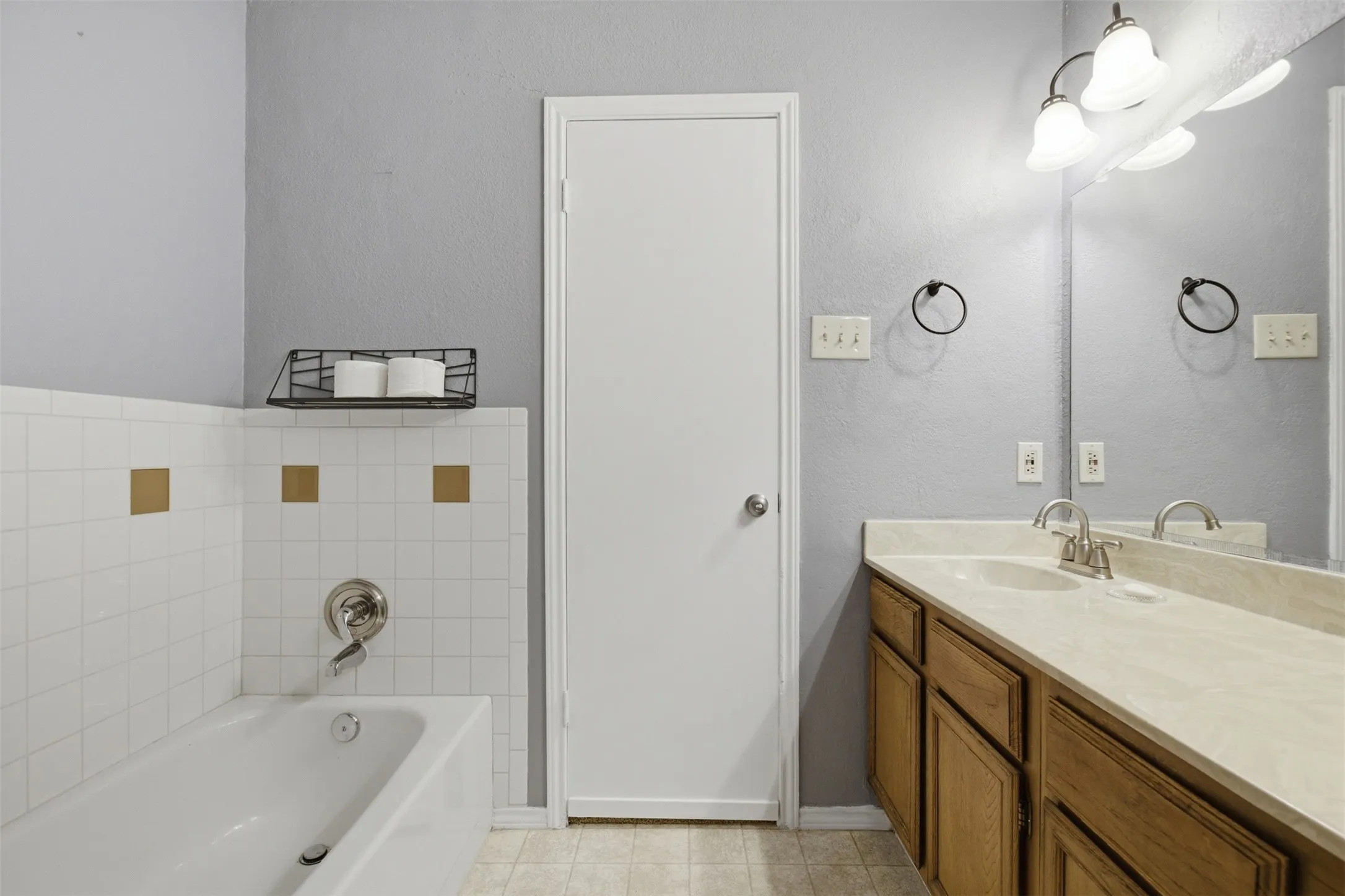Condominium For Rent in Dallas County , 5909 Lake Hubbard Parkway 211, Garland, Texas 75043, 2 Bedroom, 2 Bathroom, Garage spaces, 920 Sqft, built in 1981, mls#21354573, Real Estate Agent in Garland, Homes For Rent in Dallas county, Homes For Rent in Garland, Realtor in Garland Texas, Real Estate Brokerage Independent Realty Texas, Luminita Cordes Realtor