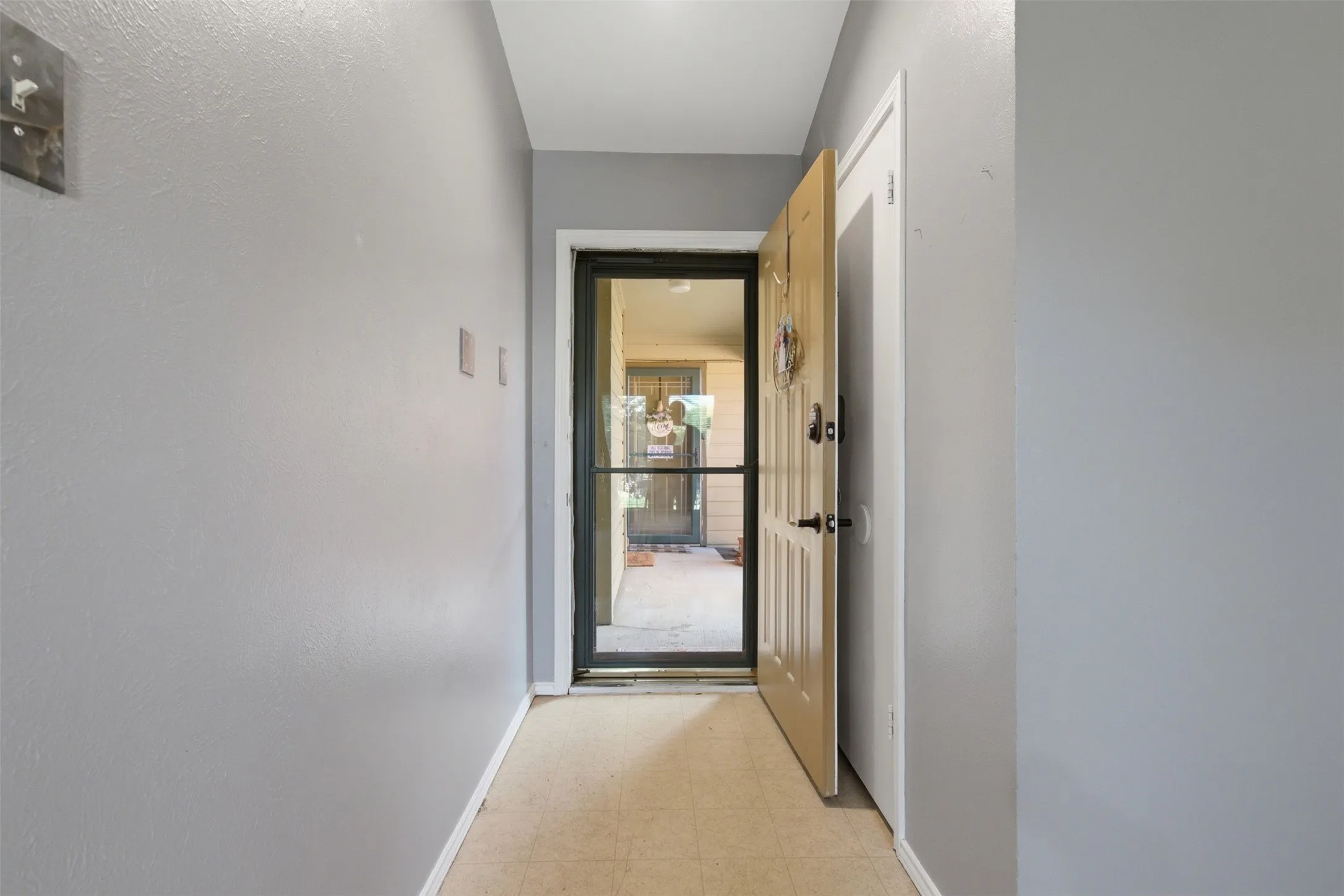 Condominium For Rent in Dallas County , 5909 Lake Hubbard Parkway 211, Garland, Texas 75043, 2 Bedroom, 2 Bathroom, Garage spaces, 920 Sqft, built in 1981, mls#21354573, Real Estate Agent in Garland, Homes For Rent in Dallas county, Homes For Rent in Garland, Realtor in Garland Texas, Real Estate Brokerage Independent Realty Texas, Luminita Cordes Realtor