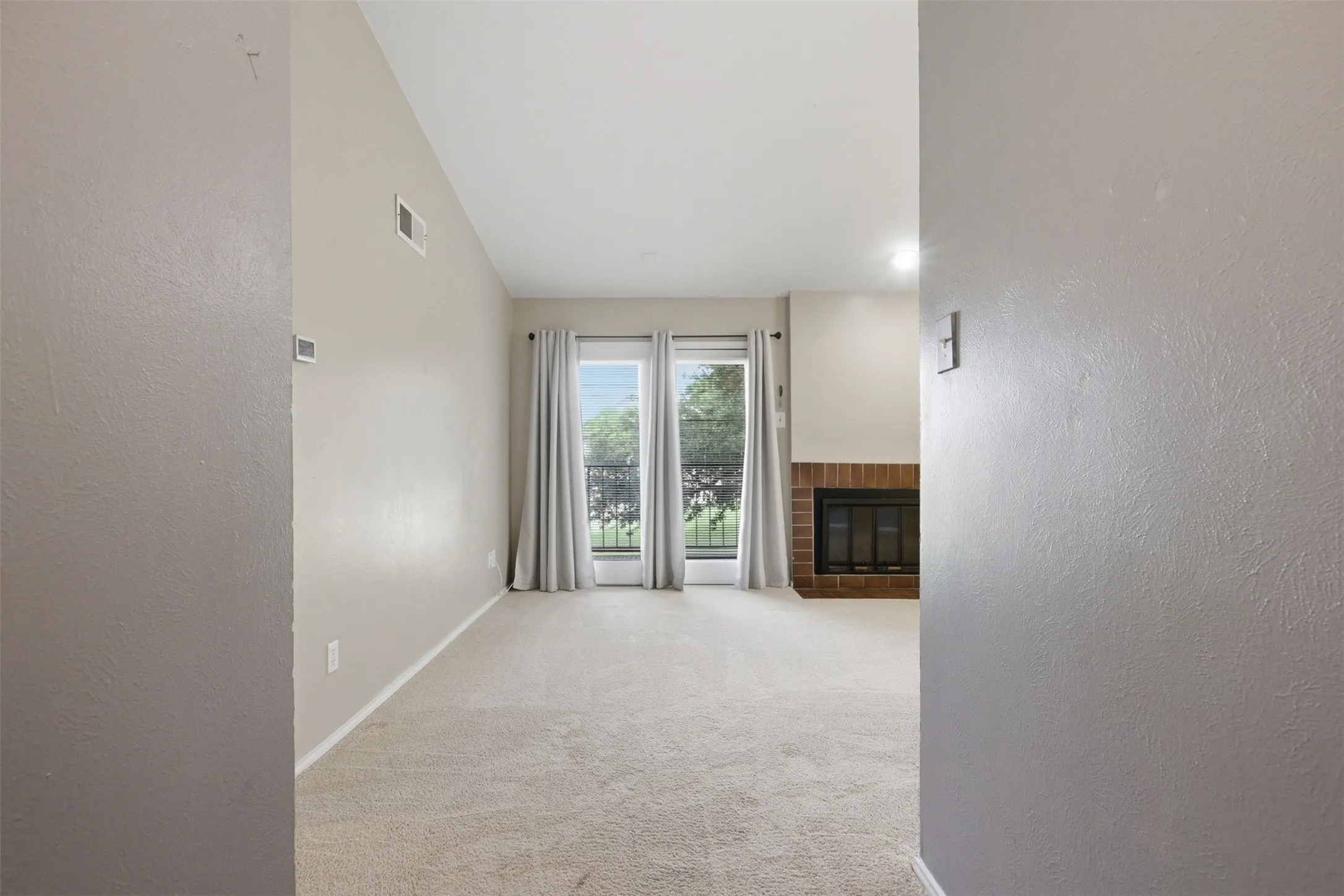 Condominium For Rent in Dallas County , 5909 Lake Hubbard Parkway 211, Garland, Texas 75043, 2 Bedroom, 2 Bathroom, Garage spaces, 920 Sqft, built in 1981, mls#21354573, Real Estate Agent in Garland, Homes For Rent in Dallas county, Homes For Rent in Garland, Realtor in Garland Texas, Real Estate Brokerage Independent Realty Texas, Luminita Cordes Realtor