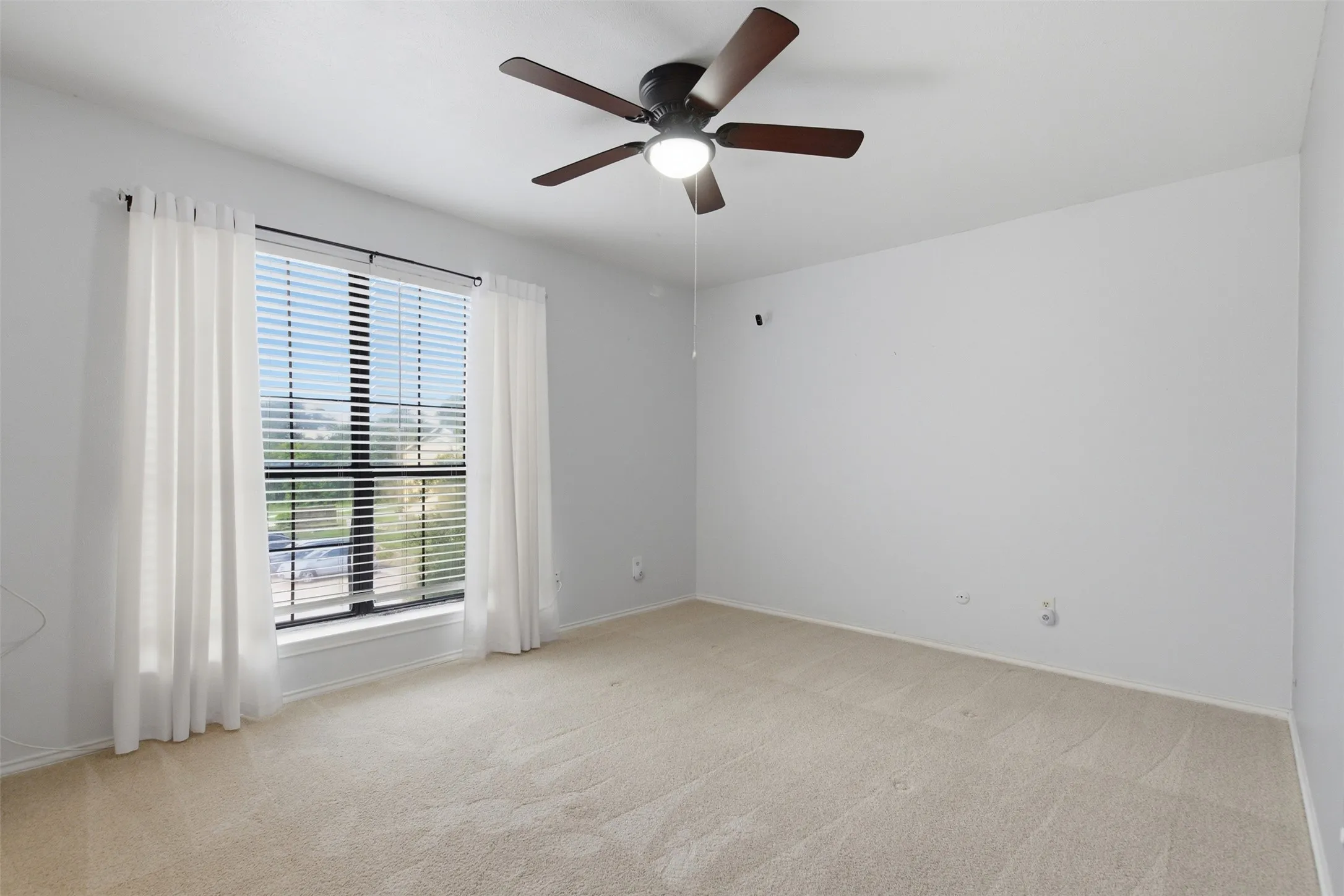 Condominium For Rent in Dallas County , 5909 Lake Hubbard Parkway 211, Garland, Texas 75043, 2 Bedroom, 2 Bathroom, Garage spaces, 920 Sqft, built in 1981, mls#21354573, Real Estate Agent in Garland, Homes For Rent in Dallas county, Homes For Rent in Garland, Realtor in Garland Texas, Real Estate Brokerage Independent Realty Texas, Luminita Cordes Realtor