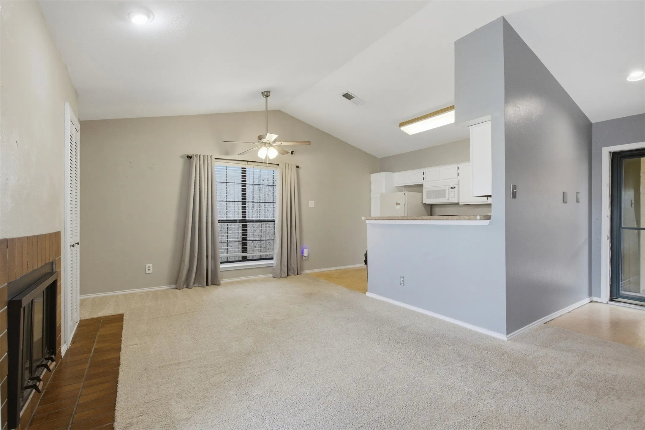 Condominium For Rent in Dallas County , 5909 Lake Hubbard Parkway 211, Garland, Texas 75043, 2 Bedroom, 2 Bathroom, Garage spaces, 920 Sqft, built in 1981, mls#21354573, Real Estate Agent in Garland, Homes For Rent in Dallas county, Homes For Rent in Garland, Realtor in Garland Texas, Real Estate Brokerage Independent Realty Texas, Luminita Cordes Realtor