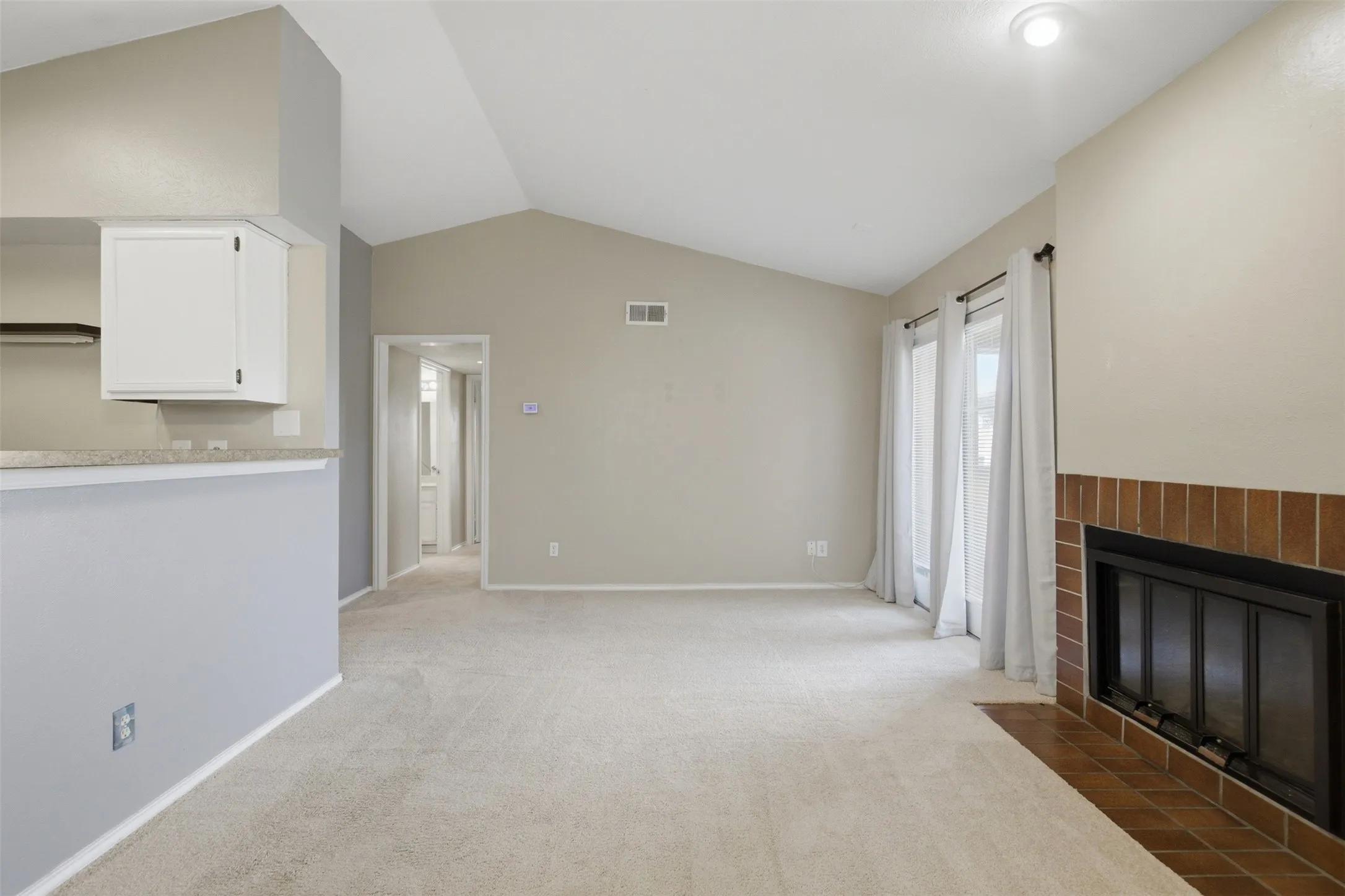 Condominium For Rent in Dallas County , 5909 Lake Hubbard Parkway 211, Garland, Texas 75043, 2 Bedroom, 2 Bathroom, Garage spaces, 920 Sqft, built in 1981, mls#21354573, Real Estate Agent in Garland, Homes For Rent in Dallas county, Homes For Rent in Garland, Realtor in Garland Texas, Real Estate Brokerage Independent Realty Texas, Luminita Cordes Realtor
