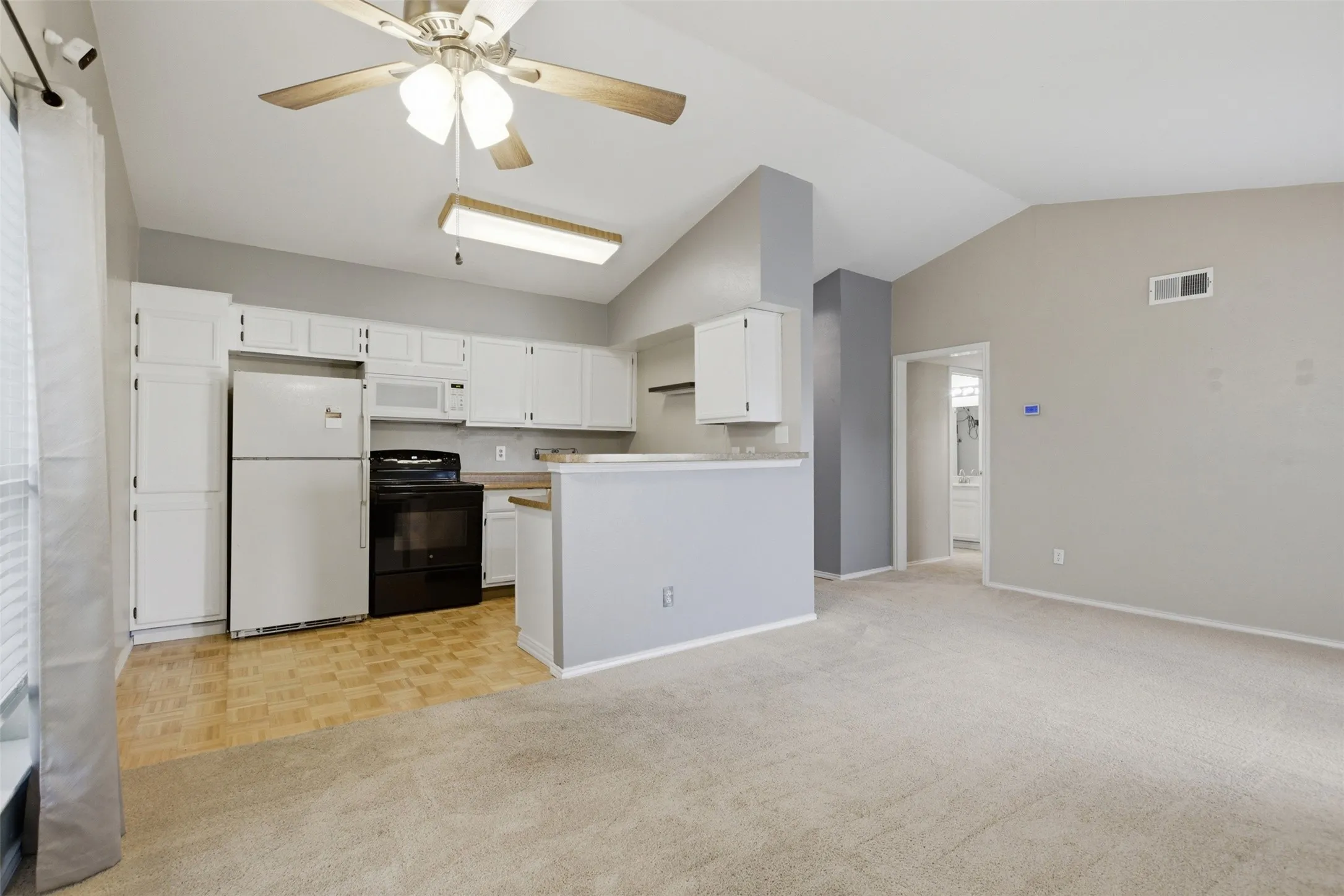 Condominium For Rent in Dallas County , 5909 Lake Hubbard Parkway 211, Garland, Texas 75043, 2 Bedroom, 2 Bathroom, Garage spaces, 920 Sqft, built in 1981, mls#21354573, Real Estate Agent in Garland, Homes For Rent in Dallas county, Homes For Rent in Garland, Realtor in Garland Texas, Real Estate Brokerage Independent Realty Texas, Luminita Cordes Realtor