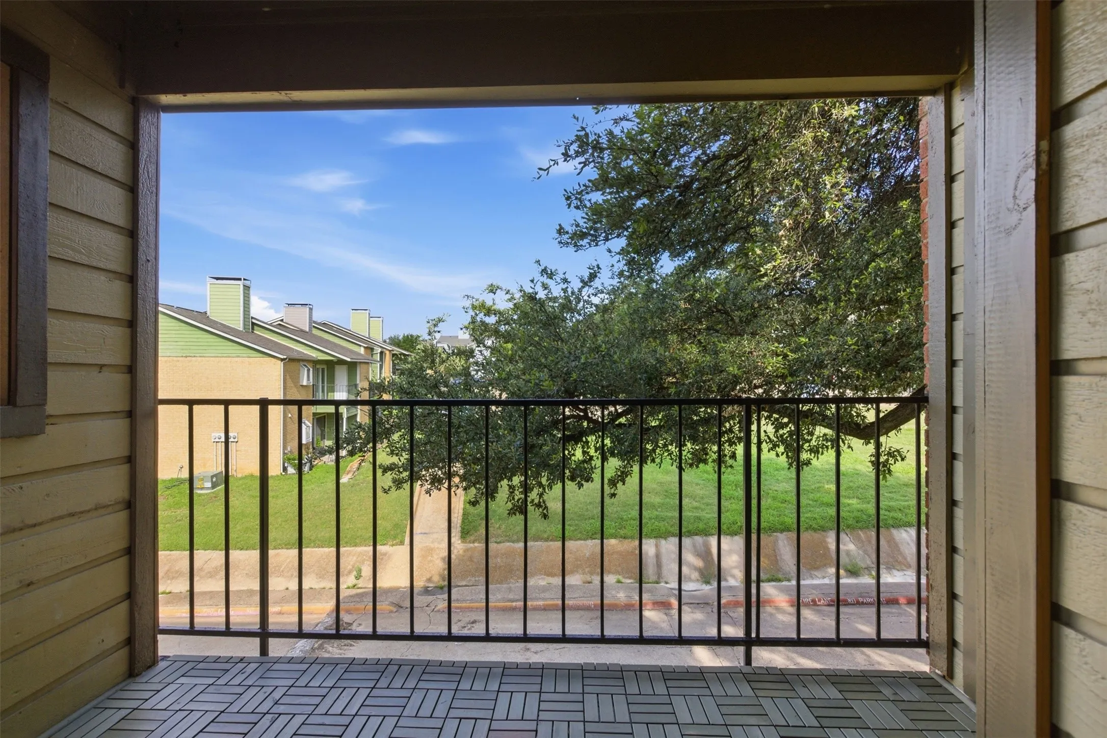 Condominium For Rent in Dallas County , 5909 Lake Hubbard Parkway 211, Garland, Texas 75043, 2 Bedroom, 2 Bathroom, Garage spaces, 920 Sqft, built in 1981, mls#21354573, Real Estate Agent in Garland, Homes For Rent in Dallas county, Homes For Rent in Garland, Realtor in Garland Texas, Real Estate Brokerage Independent Realty Texas, Luminita Cordes Realtor