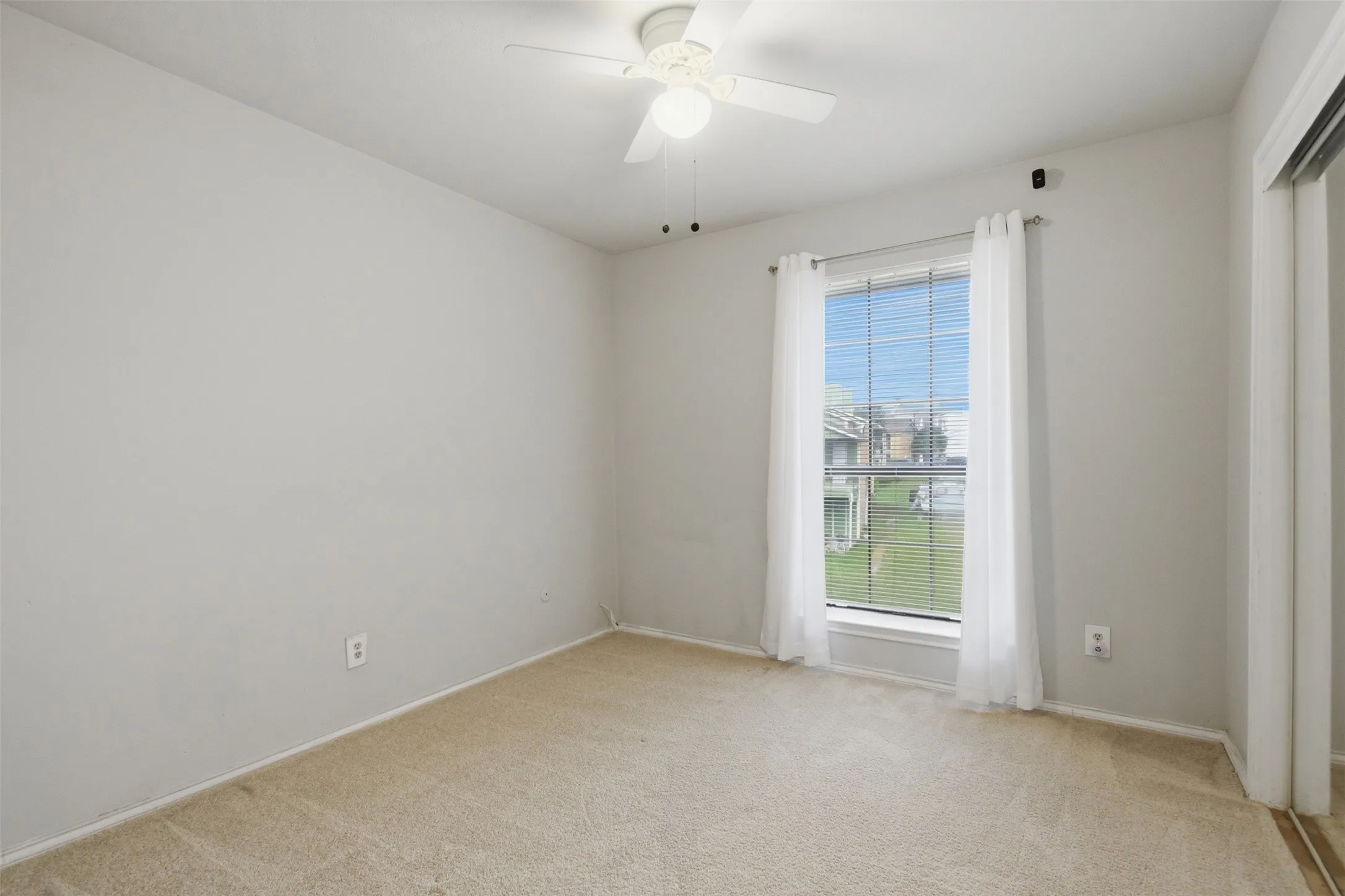 Condominium For Rent in Dallas County , 5909 Lake Hubbard Parkway 211, Garland, Texas 75043, 2 Bedroom, 2 Bathroom, Garage spaces, 920 Sqft, built in 1981, mls#21354573, Real Estate Agent in Garland, Homes For Rent in Dallas county, Homes For Rent in Garland, Realtor in Garland Texas, Real Estate Brokerage Independent Realty Texas, Luminita Cordes Realtor