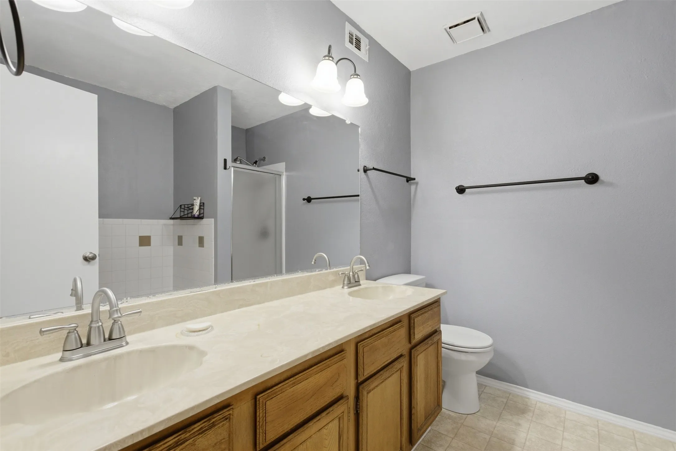 Condominium For Rent in Dallas County , 5909 Lake Hubbard Parkway 211, Garland, Texas 75043, 2 Bedroom, 2 Bathroom, Garage spaces, 920 Sqft, built in 1981, mls#21354573, Real Estate Agent in Garland, Homes For Rent in Dallas county, Homes For Rent in Garland, Realtor in Garland Texas, Real Estate Brokerage Independent Realty Texas, Luminita Cordes Realtor