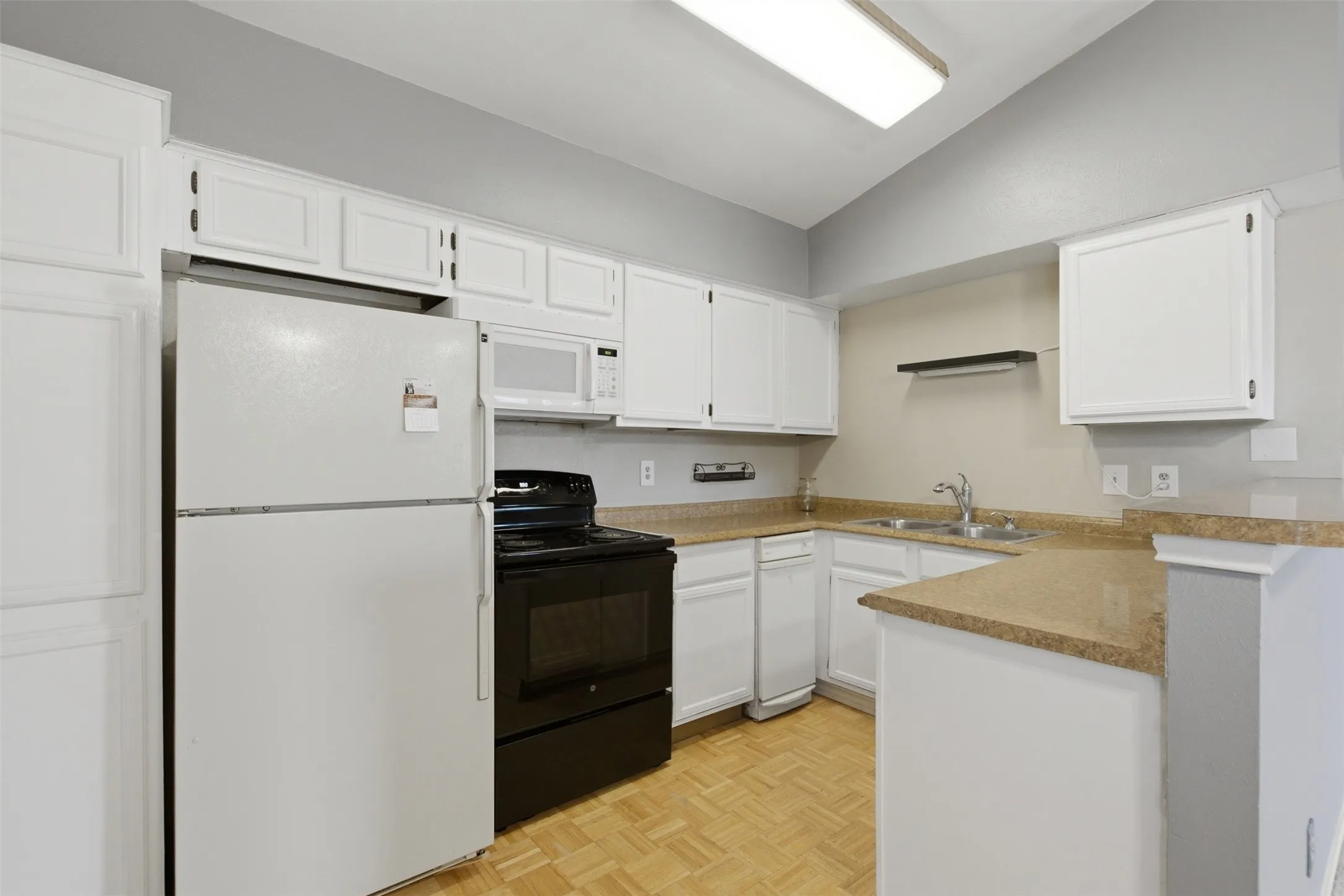 Condominium For Rent in Dallas County , 5909 Lake Hubbard Parkway 211, Garland, Texas 75043, 2 Bedroom, 2 Bathroom, Garage spaces, 920 Sqft, built in 1981, mls#21354573, Real Estate Agent in Garland, Homes For Rent in Dallas county, Homes For Rent in Garland, Realtor in Garland Texas, Real Estate Brokerage Independent Realty Texas, Luminita Cordes Realtor