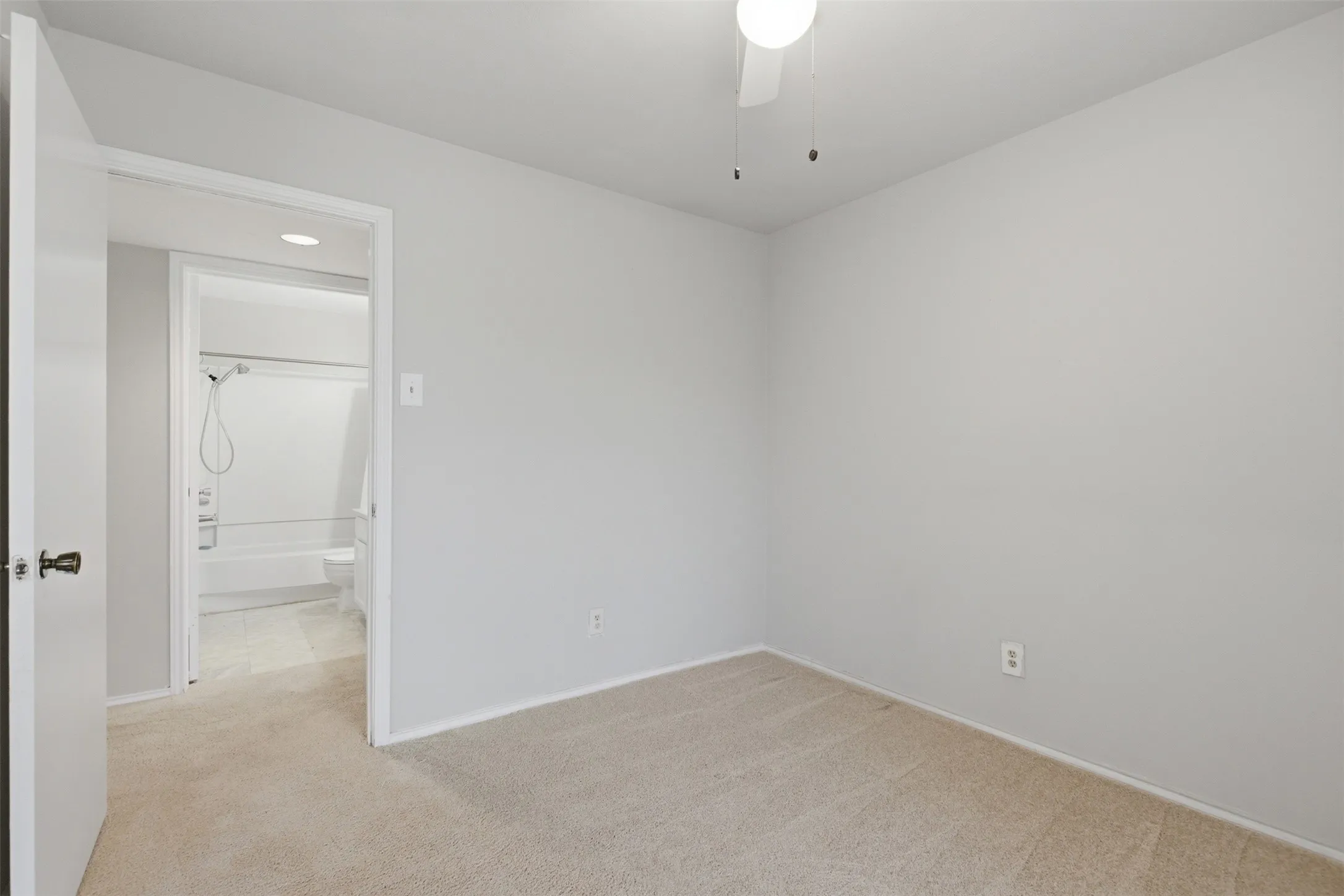 Condominium For Rent in Dallas County , 5909 Lake Hubbard Parkway 211, Garland, Texas 75043, 2 Bedroom, 2 Bathroom, Garage spaces, 920 Sqft, built in 1981, mls#21354573, Real Estate Agent in Garland, Homes For Rent in Dallas county, Homes For Rent in Garland, Realtor in Garland Texas, Real Estate Brokerage Independent Realty Texas, Luminita Cordes Realtor